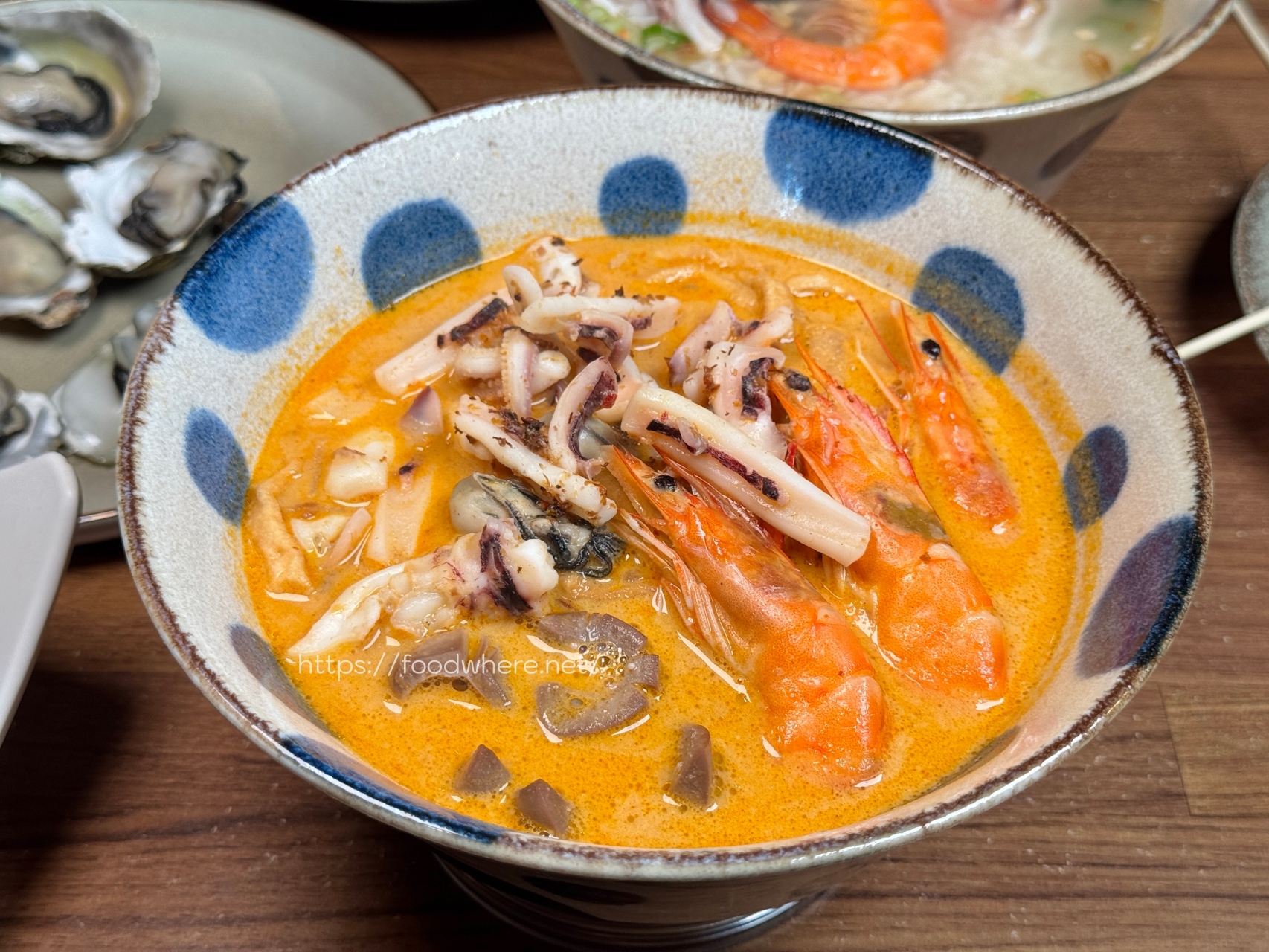 鳳山黃埔新村低調海鮮燒烤《蠔爽》日據時代老屋吃燒烤平價消費，烤鮮蚵100元！海鮮湯飯、海鮮叻沙麵必點 @高雄美食底對
