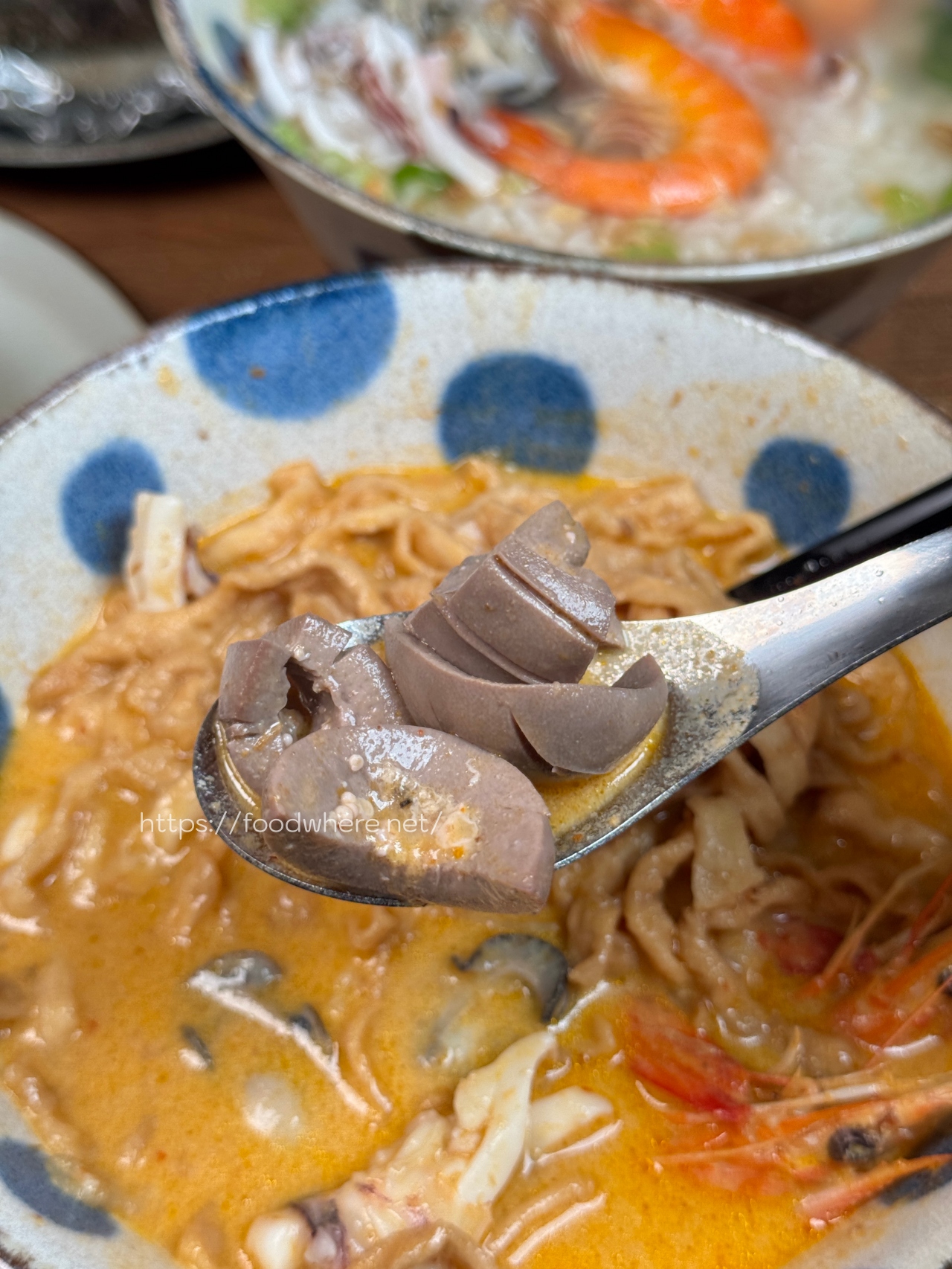 鳳山黃埔新村低調海鮮燒烤《蠔爽》日據時代老屋吃燒烤平價消費，烤鮮蚵100元！海鮮湯飯、海鮮叻沙麵必點 @高雄美食底對