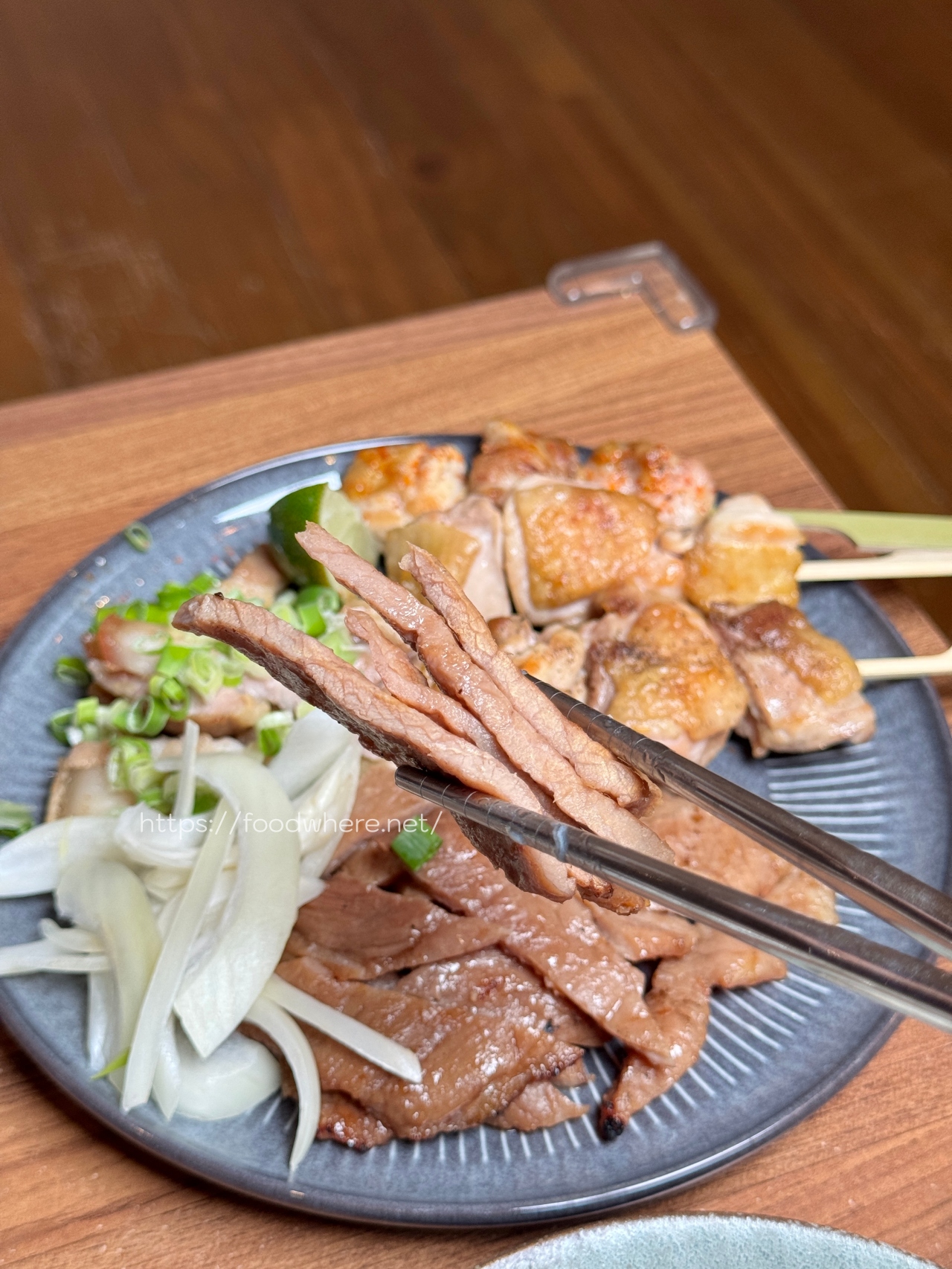 鳳山黃埔新村低調海鮮燒烤《蠔爽》日據時代老屋吃燒烤平價消費，烤鮮蚵100元！海鮮湯飯、海鮮叻沙麵必點 @高雄美食底對