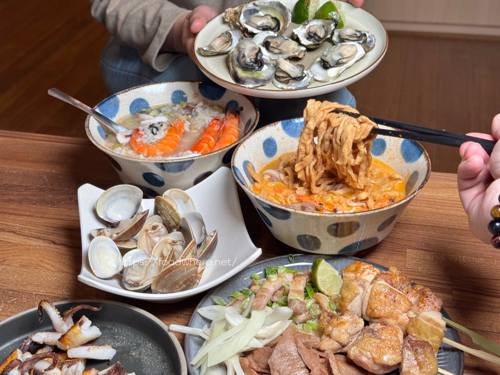 鳳山黃埔新村低調海鮮燒烤《蠔爽》日據時代老屋吃燒烤平價消費，烤鮮蚵100元！海鮮湯飯、海鮮叻沙麵必點 @高雄美食底對