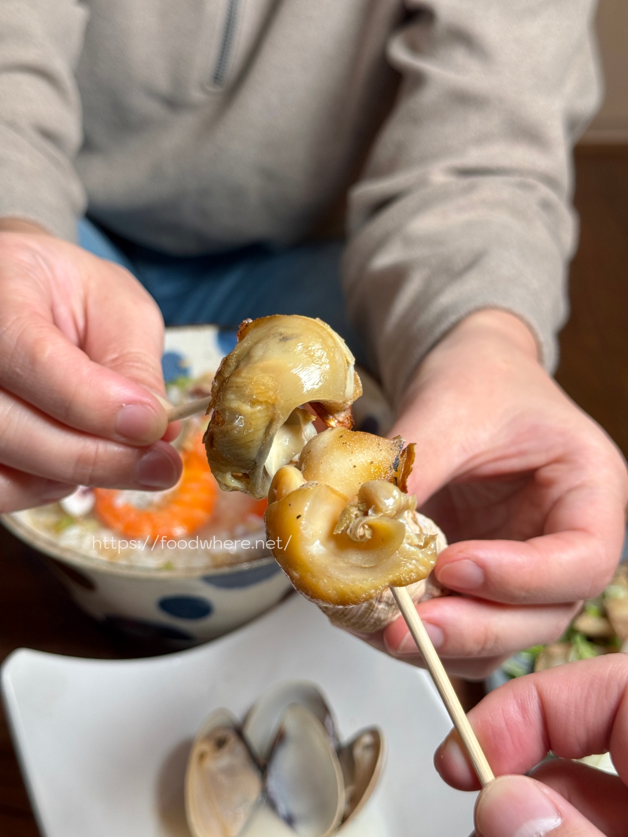 鳳山黃埔新村低調海鮮燒烤《蠔爽》日據時代老屋吃燒烤平價消費，烤鮮蚵100元！海鮮湯飯、海鮮叻沙麵必點 @高雄美食底對