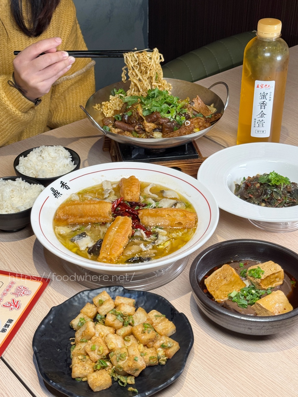文藻附近鼎中路『鼎香麻辣乾鍋酸菜魚』平價版酸菜魚+ 秤重計價麻辣乾鍋 @高雄美食底對