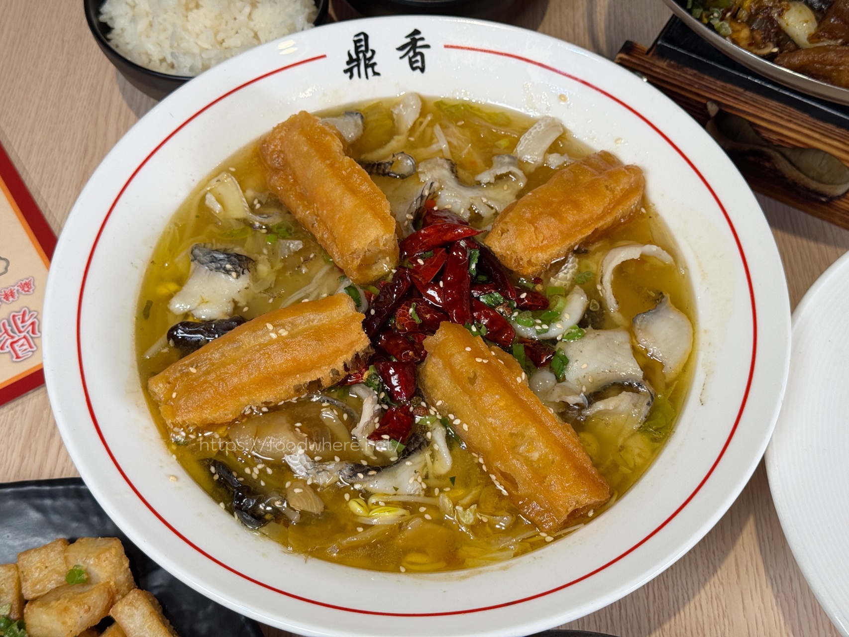 文藻附近鼎中路『鼎香麻辣乾鍋酸菜魚』平價版酸菜魚+ 秤重計價麻辣乾鍋 @高雄美食底對