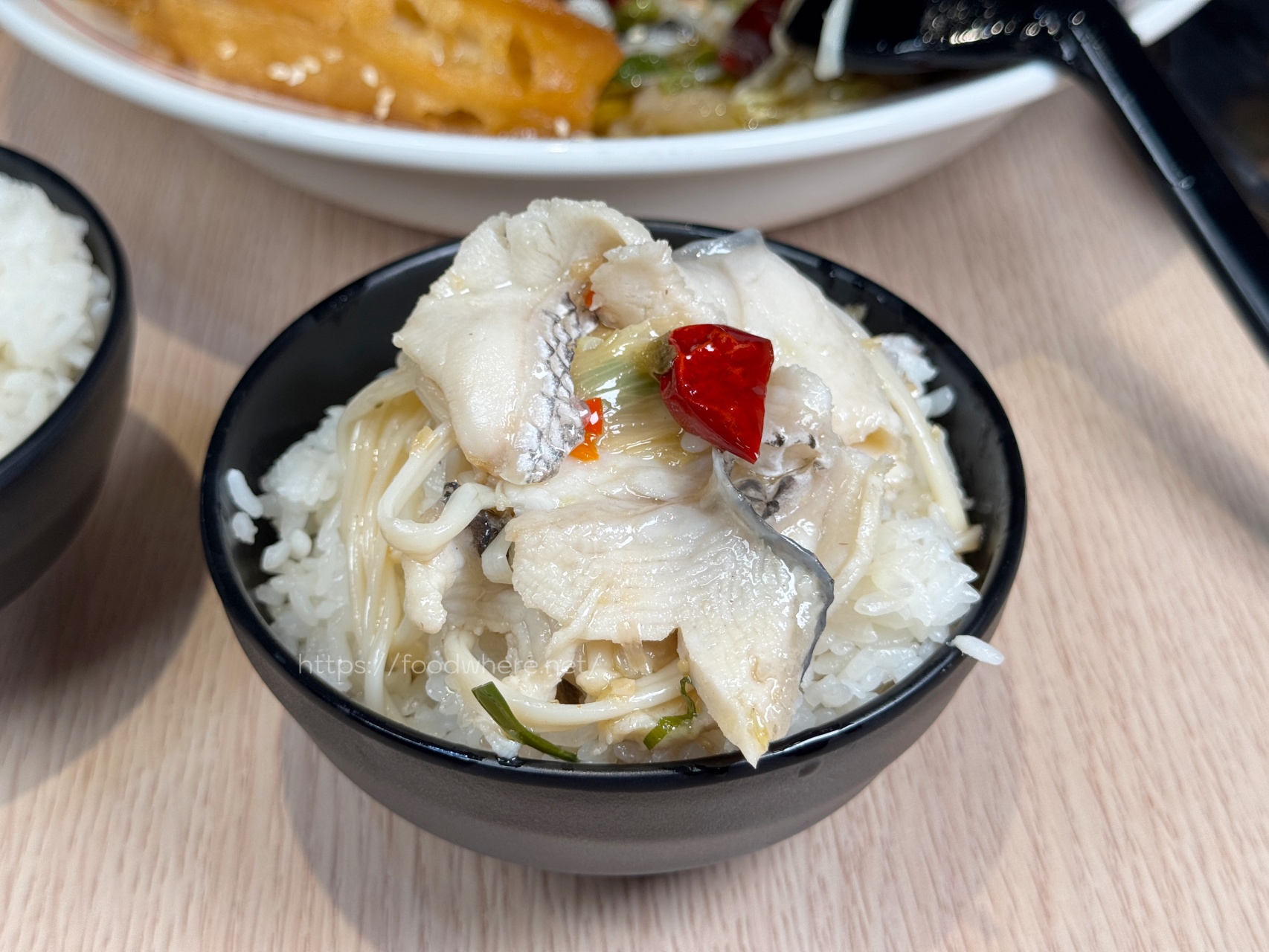 文藻附近鼎中路『鼎香麻辣乾鍋酸菜魚』平價版酸菜魚+ 秤重計價麻辣乾鍋 @高雄美食底對
