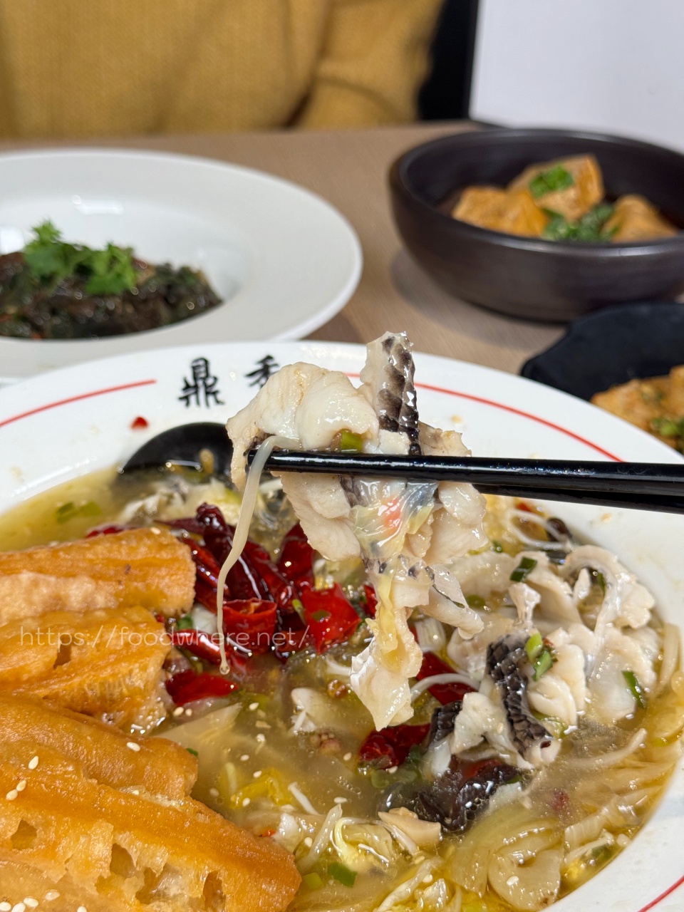 文藻附近鼎中路『鼎香麻辣乾鍋酸菜魚』平價版酸菜魚+ 秤重計價麻辣乾鍋 @高雄美食底對
