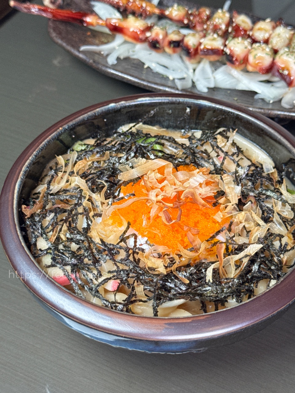 高雄餐酒館推薦『末憂Bistro』餐點平價好吃！辣椒拌麵神好吃～烤串霸氣的雙倍尺寸 @高雄美食底對