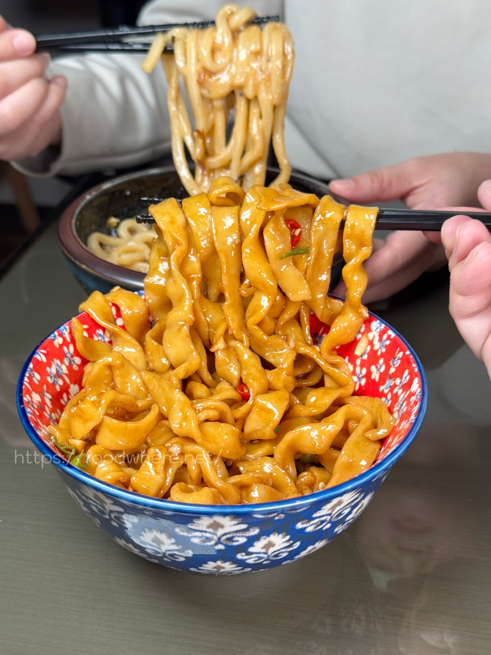 高雄餐酒館推薦『末憂Bistro』餐點平價好吃！辣椒拌麵神好吃～烤串霸氣的雙倍尺寸 @高雄美食底對