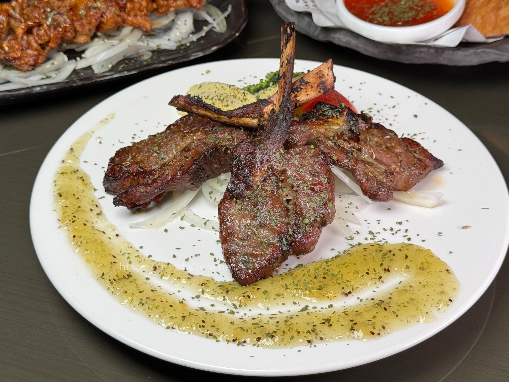 高雄餐酒館推薦『末憂Bistro』餐點平價好吃！辣椒拌麵神好吃～烤串霸氣的雙倍尺寸 @高雄美食底對