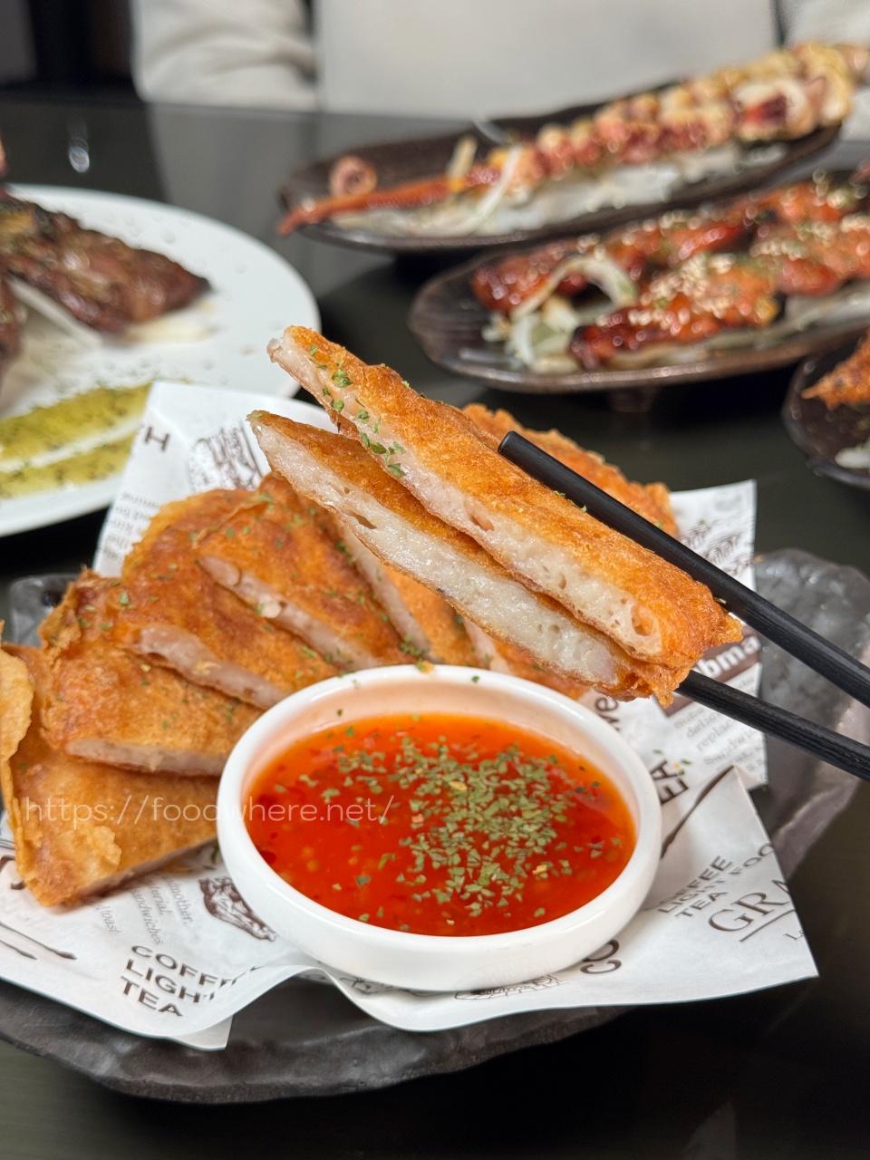 高雄餐酒館推薦『末憂Bistro』餐點平價好吃！辣椒拌麵神好吃～烤串霸氣的雙倍尺寸 @高雄美食底對