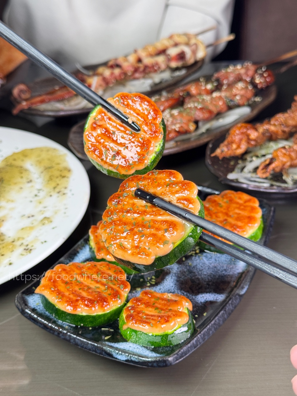 高雄餐酒館推薦『末憂Bistro』餐點平價好吃！辣椒拌麵神好吃～烤串霸氣的雙倍尺寸 @高雄美食底對