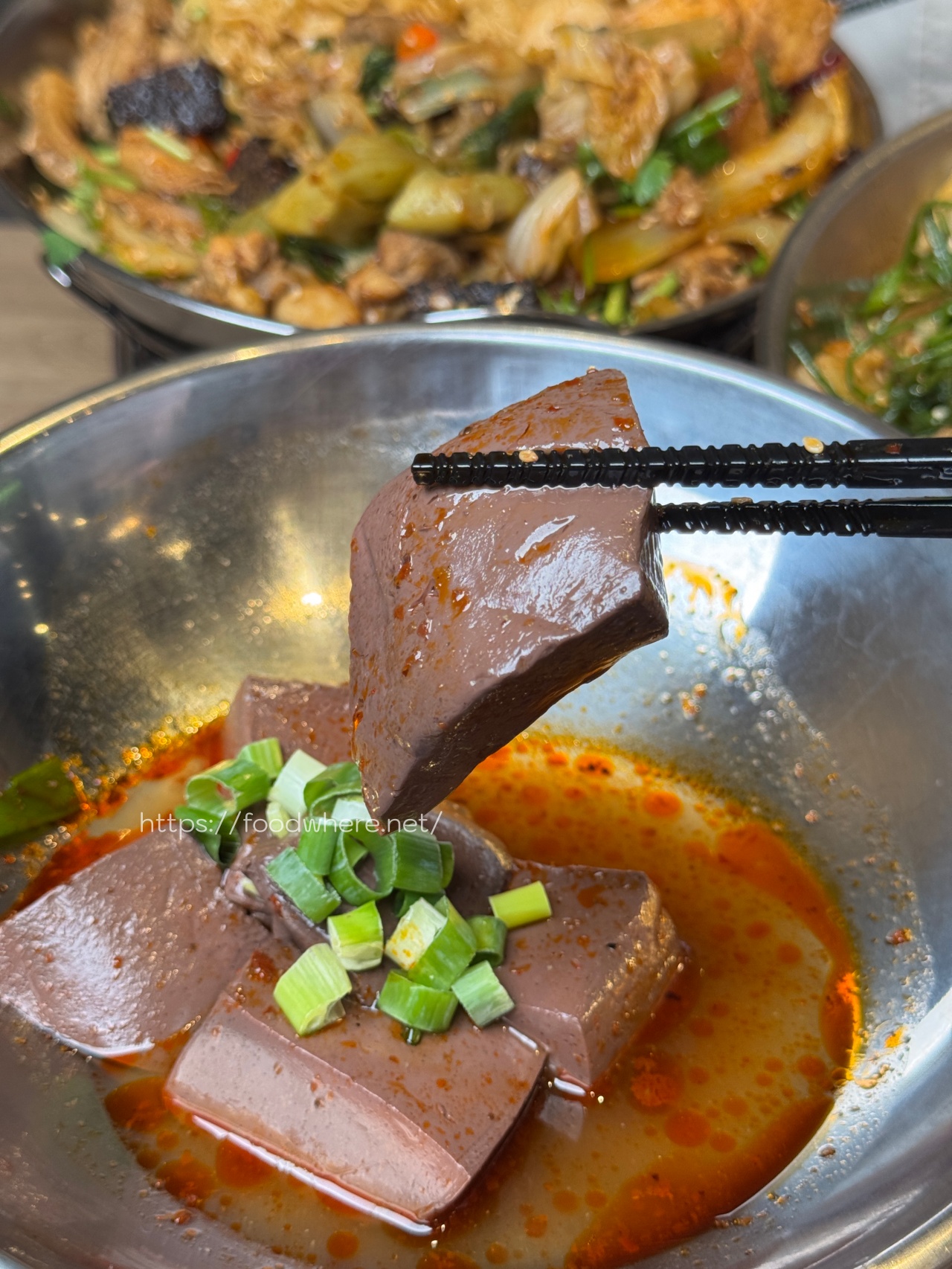 熱河街宵夜美食《呷辣麻辣干鍋－熱河店》道地重慶麻辣乾鍋 ，秤重計價內用白飯、紅茶、雞湯無限量供應 @高雄美食底對