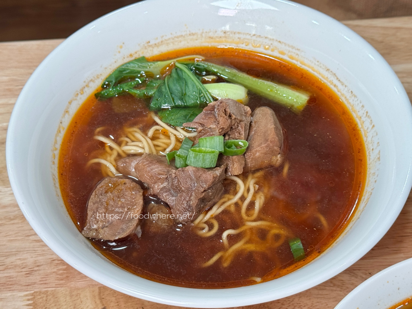 （有菜單）高雄牛肉麵推薦《渝記食記重慶小麵》紅燒牛肉麵、酸辣粉、滷味都非常好吃！台北2024牛肉麵節銀牌 @高雄美食底對