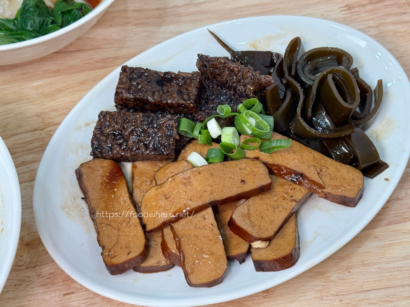 （有菜單）高雄牛肉麵推薦《渝記食記重慶小麵》紅燒牛肉麵、酸辣粉、滷味都非常好吃！台北2024牛肉麵節銀牌 @高雄美食底對