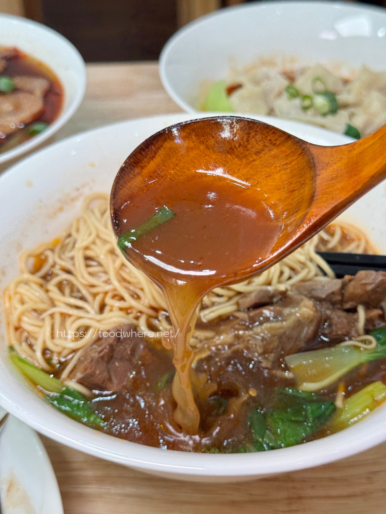 （有菜單）高雄牛肉麵推薦《渝記食記重慶小麵》紅燒牛肉麵、酸辣粉、滷味都非常好吃！台北2024牛肉麵節銀牌 @高雄美食底對