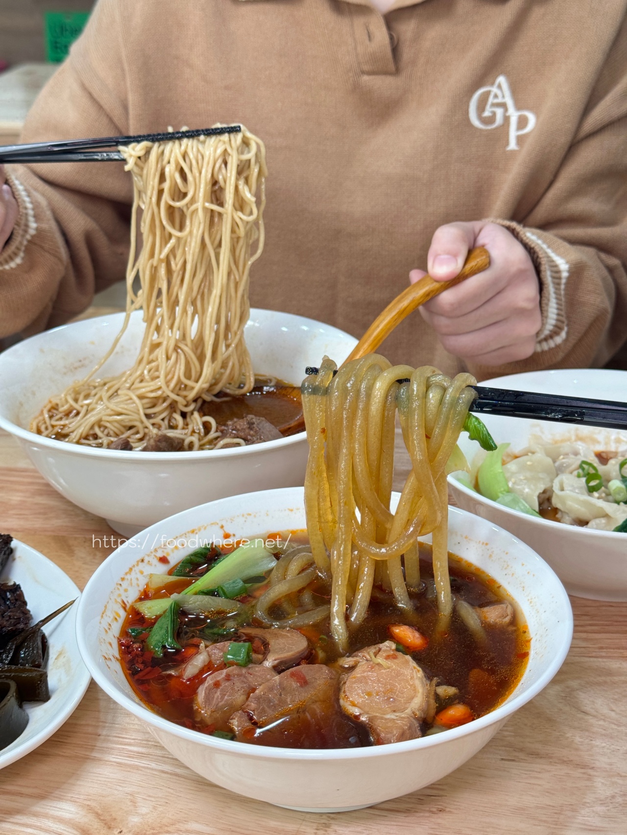 （有菜單）高雄牛肉麵推薦《渝記食記重慶小麵》紅燒牛肉麵、酸辣粉、滷味都非常好吃！台北2024牛肉麵節銀牌 @高雄美食底對