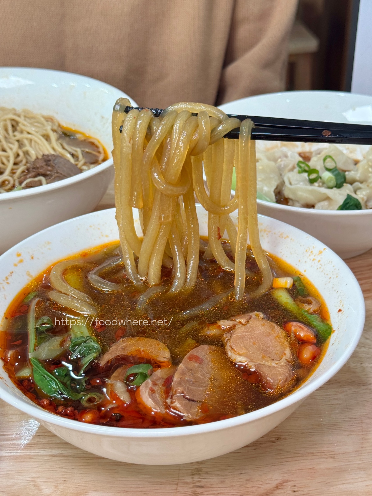 （有菜單）高雄牛肉麵推薦《渝記食記重慶小麵》紅燒牛肉麵、酸辣粉、滷味都非常好吃！台北2024牛肉麵節銀牌 @高雄美食底對