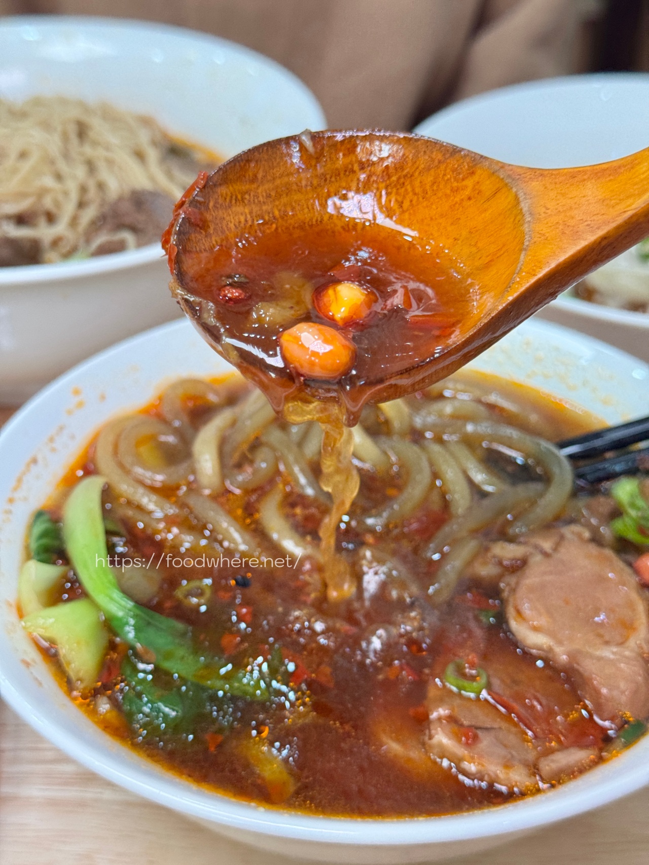 （有菜單）高雄牛肉麵推薦《渝記食記重慶小麵》紅燒牛肉麵、酸辣粉、滷味都非常好吃！台北2024牛肉麵節銀牌 @高雄美食底對