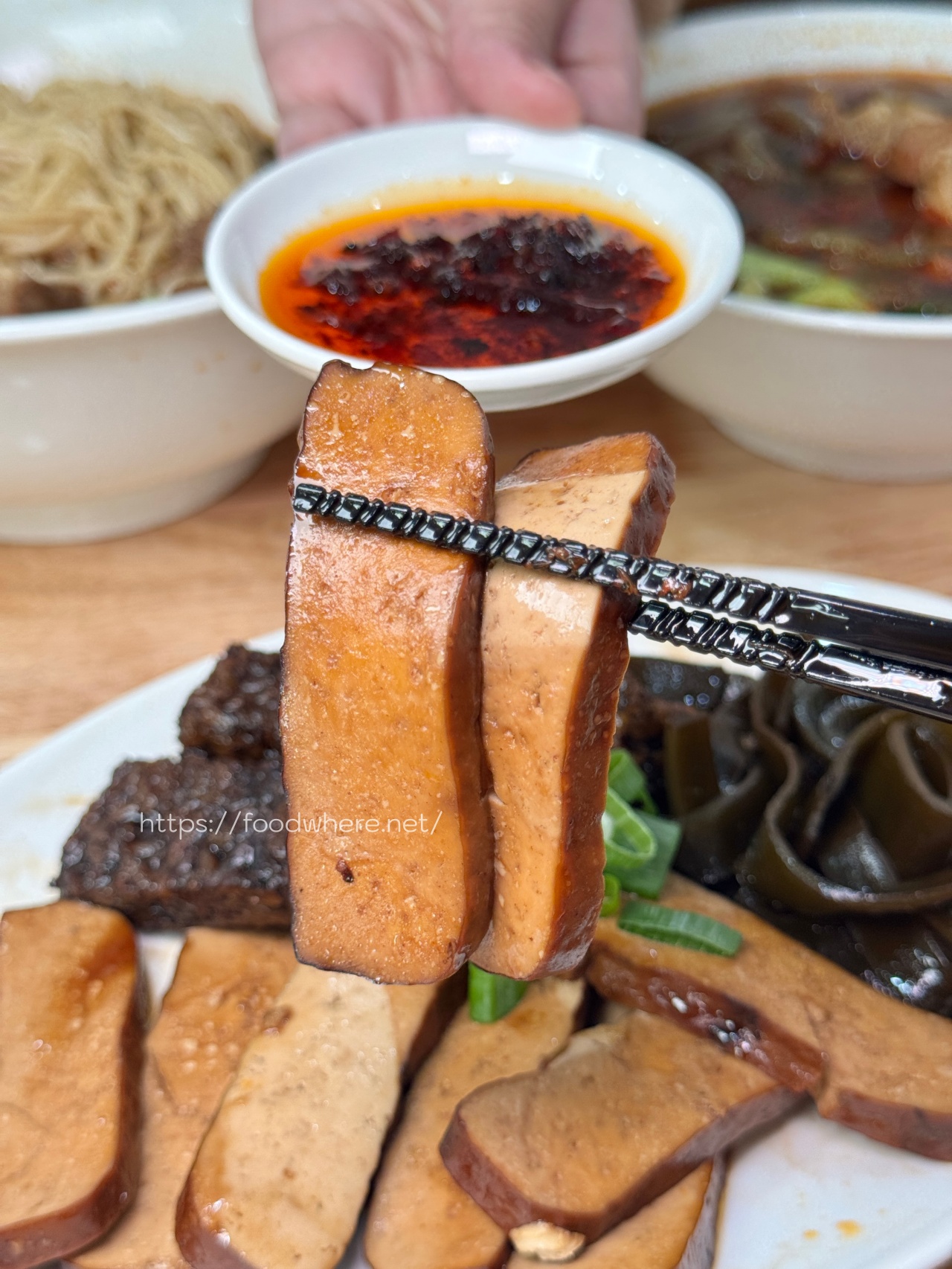 （有菜單）高雄牛肉麵推薦《渝記食記重慶小麵》紅燒牛肉麵、酸辣粉、滷味都非常好吃！台北2024牛肉麵節銀牌 @高雄美食底對