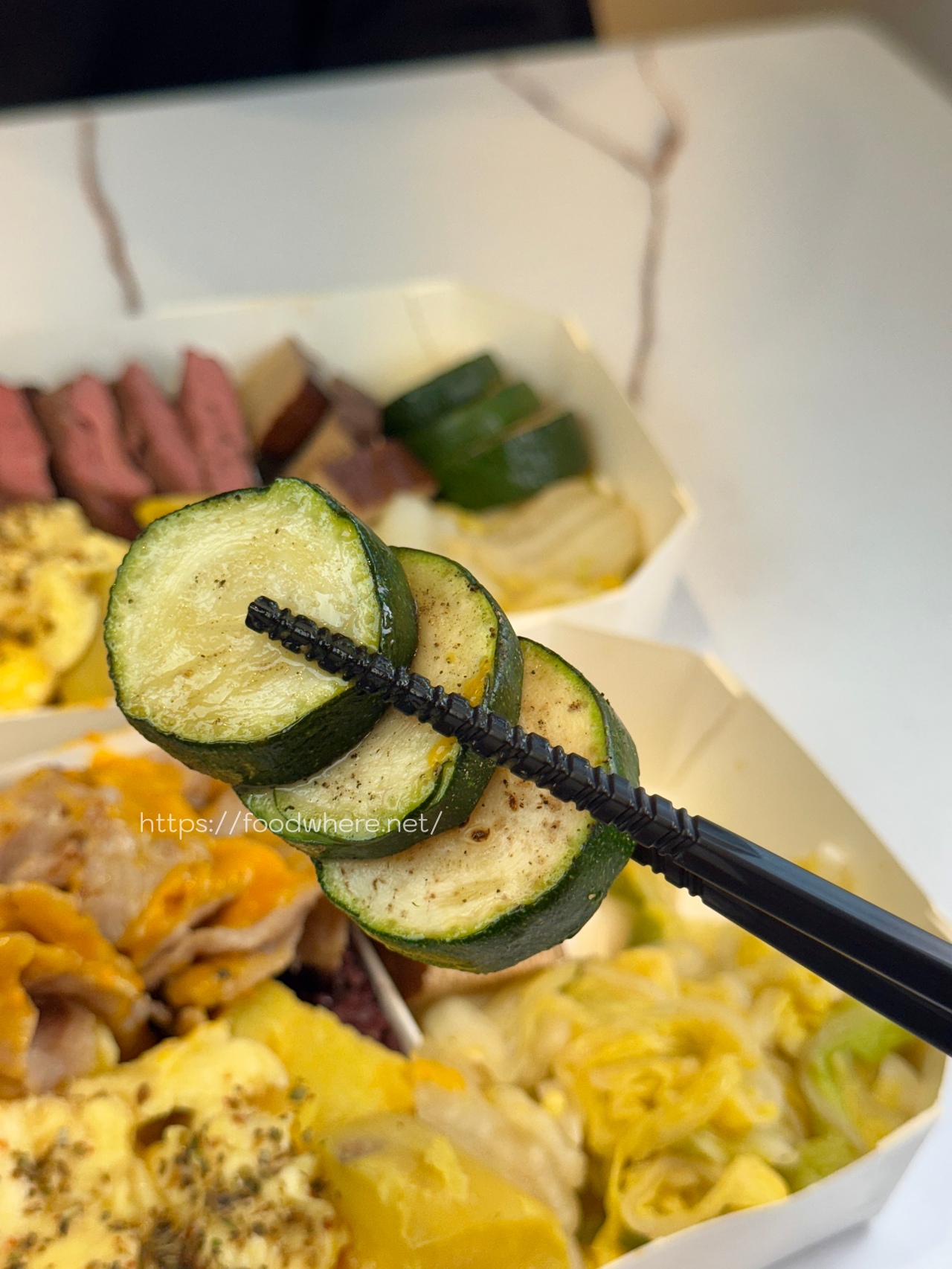 連續吃好幾天也不會膩《OLTA歐塔時尚手作餐盒》推薦松阪豬、板腱牛牛、跑三雞腿 @高雄美食底對
