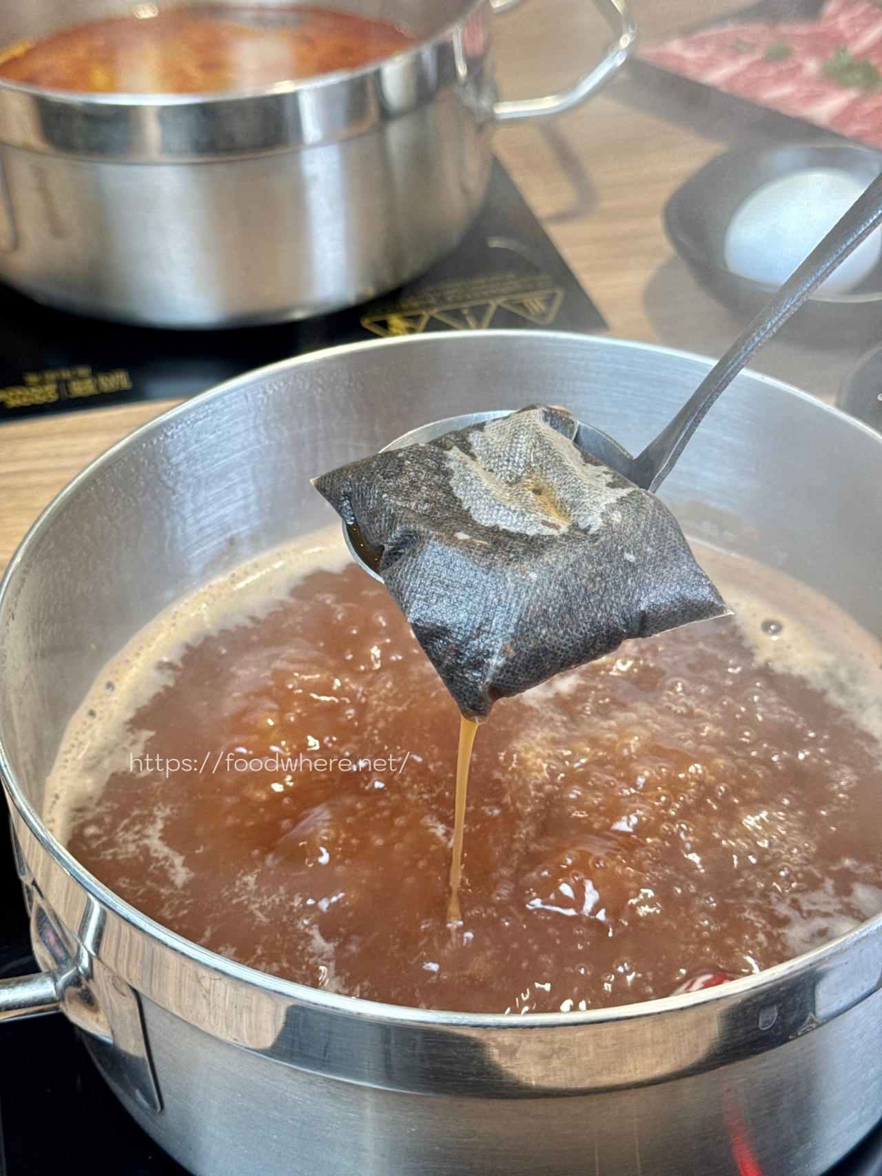 （有放菜單）高雄個人式自助火鍋新高度《小牧鍋 minimoo高雄大同店》主打牛骨鍋、熟成牛肉，自助菜吧超豐盛選擇多 @高雄美食底對
