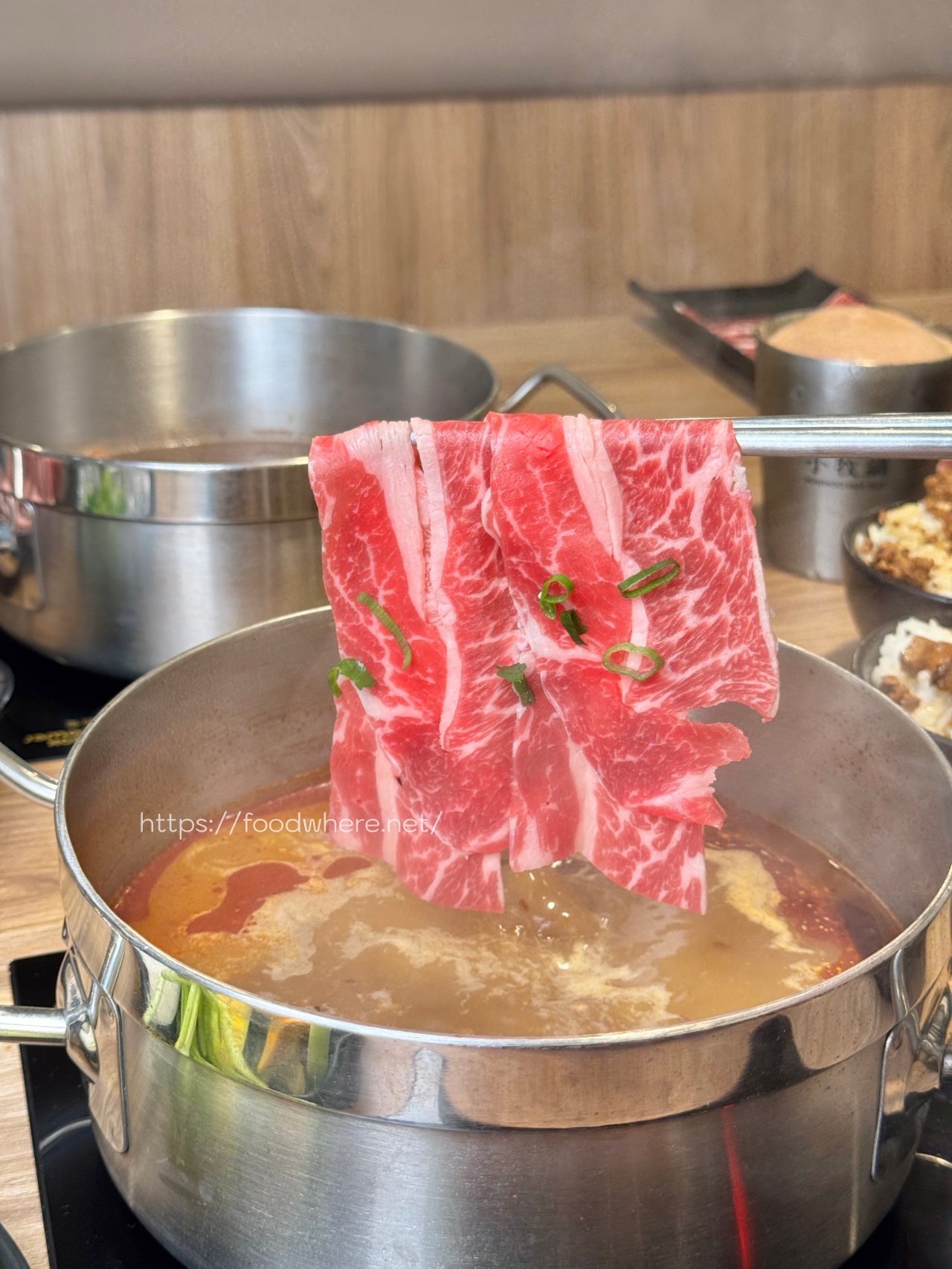 （有放菜單）高雄個人式自助火鍋新高度《小牧鍋 minimoo高雄大同店》主打牛骨鍋、熟成牛肉，自助菜吧超豐盛選擇多 @高雄美食底對
