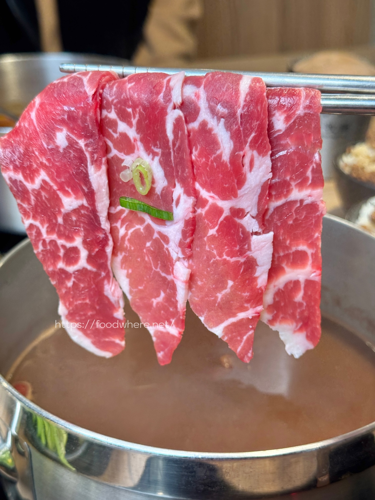 （有放菜單）高雄個人式自助火鍋新高度《小牧鍋 minimoo高雄大同店》主打牛骨鍋、熟成牛肉，自助菜吧超豐盛選擇多 @高雄美食底對