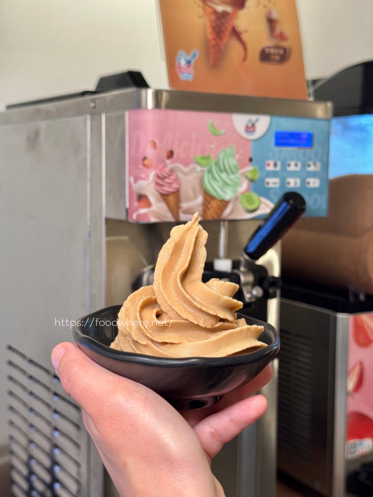 （有放菜單）高雄個人式自助火鍋新高度《小牧鍋 minimoo高雄大同店》主打牛骨鍋、熟成牛肉，自助菜吧超豐盛選擇多 @高雄美食底對