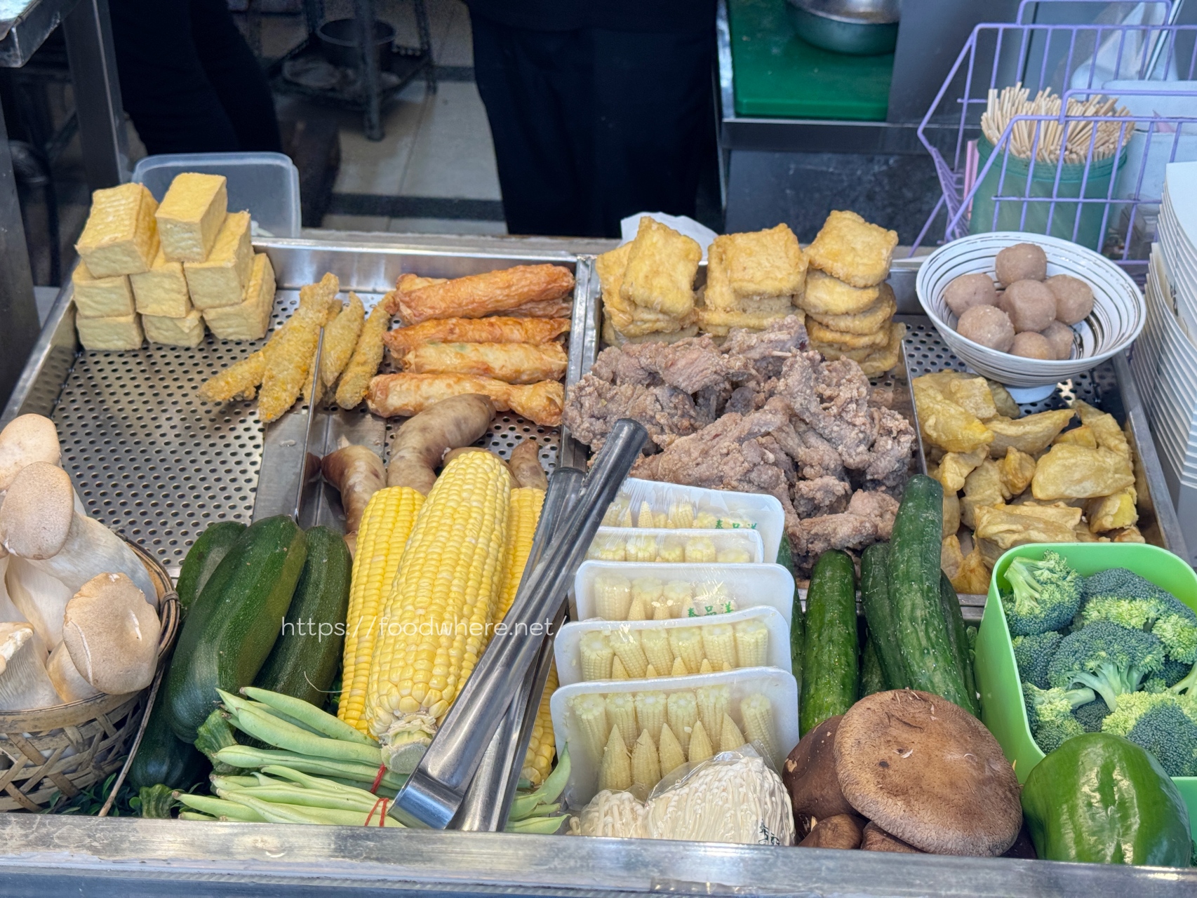 楠梓最狂鹹酥雞《丞台灣鹹酥雞》德國豬腳、極厚切雞排、最新鮮澎湖小卷 @高雄美食底對