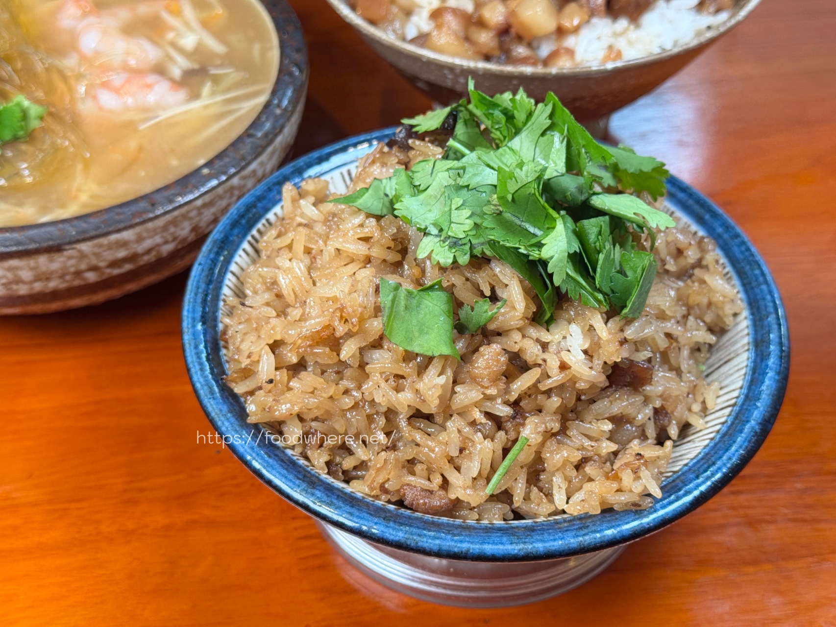 （有菜單）高雄武廟古早味油飯、魚翅羹《春福魚翅羹》竹蒸籠油飯必吃 肉燥飯大份量（有冷氣） @高雄美食底對