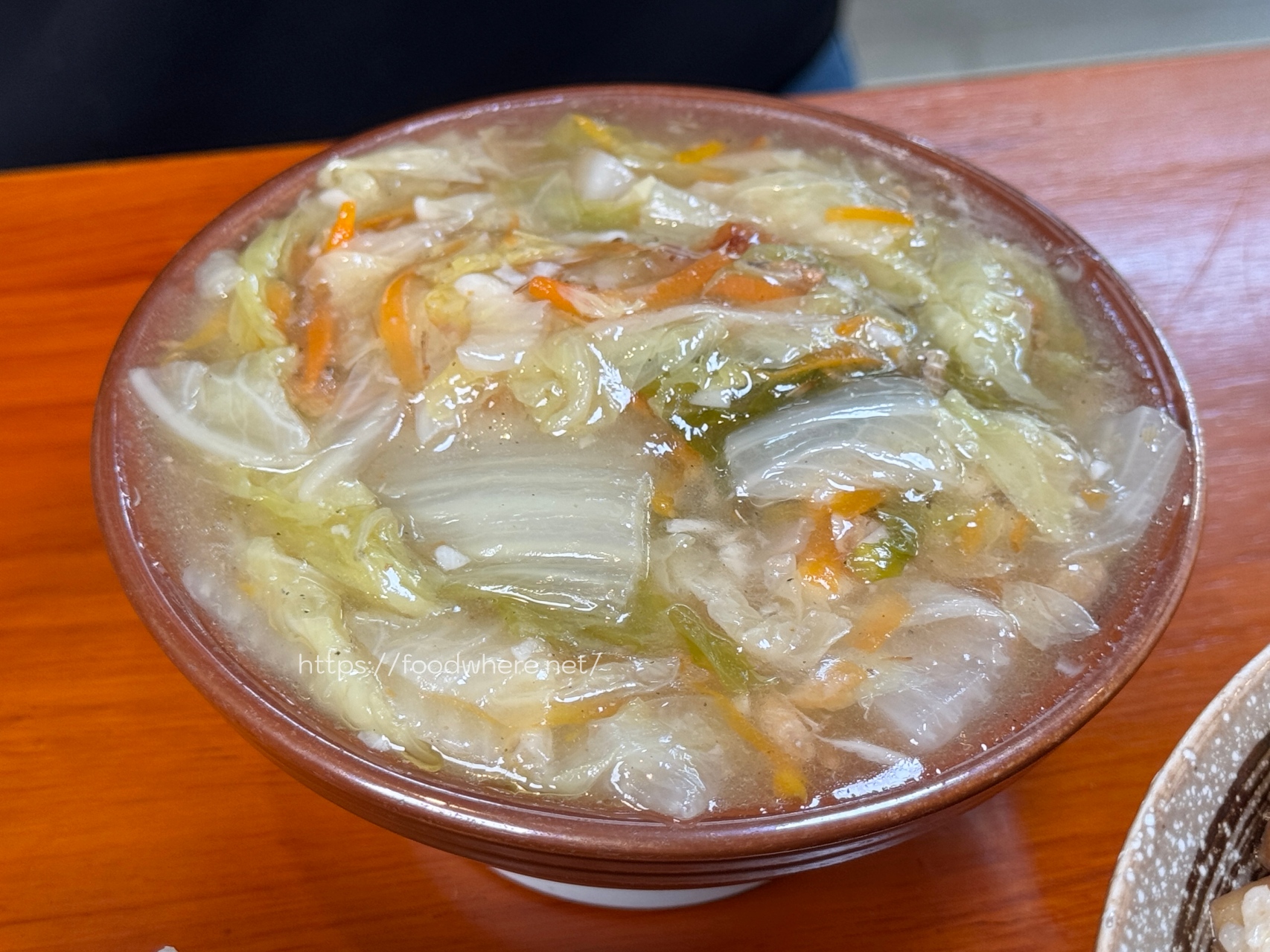 （有菜單）高雄武廟古早味油飯、魚翅羹《春福魚翅羹》竹蒸籠油飯必吃 肉燥飯大份量（有冷氣） @高雄美食底對