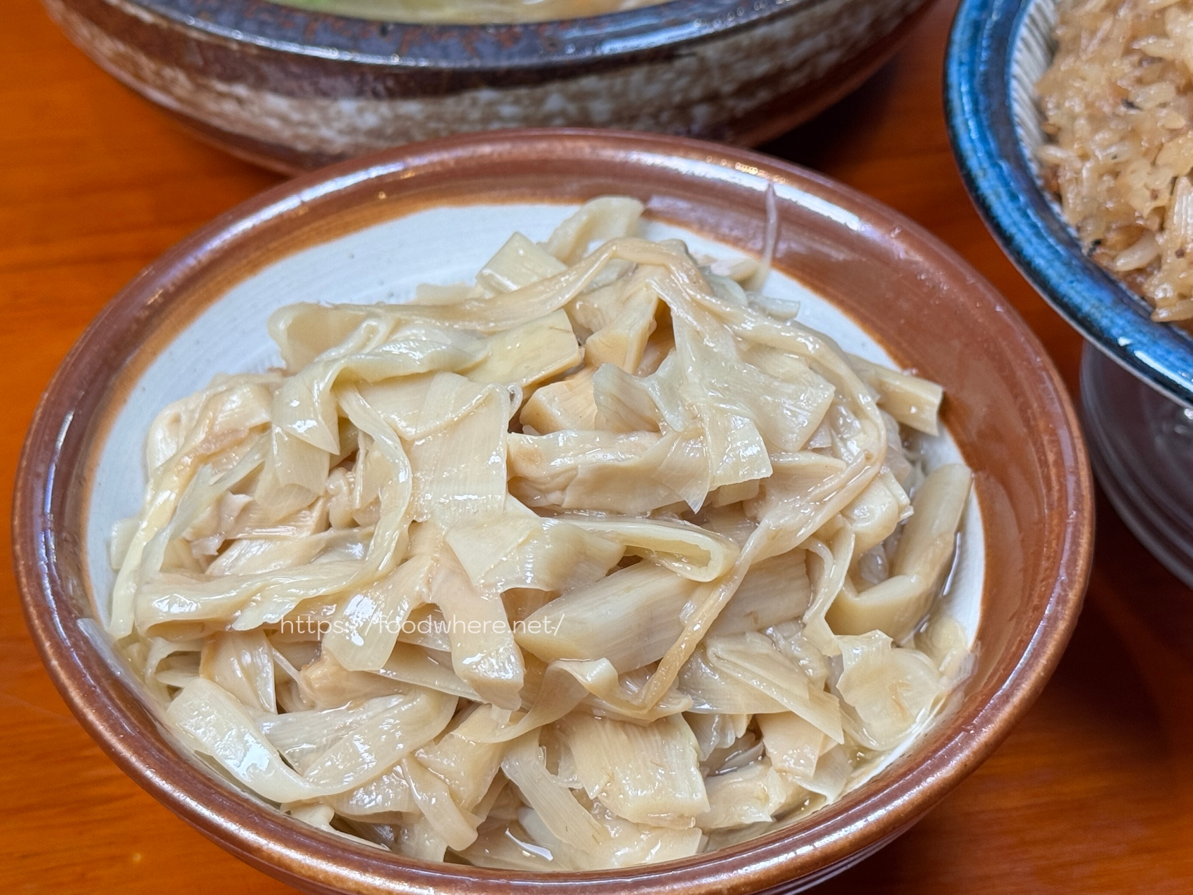 （有菜單）高雄武廟古早味油飯、魚翅羹《春福魚翅羹》竹蒸籠油飯必吃 肉燥飯大份量（有冷氣） @高雄美食底對