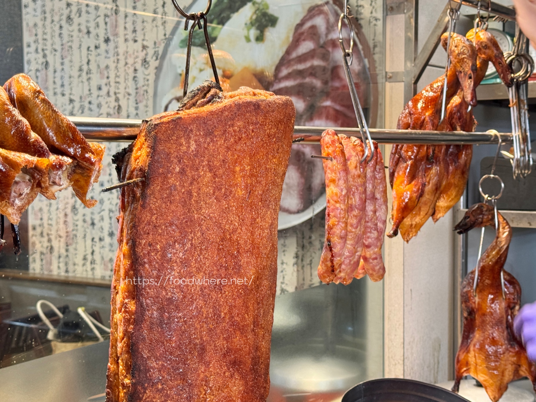 高雄必吃金牌五寶飯《香港尖沙咀燒臘便當》燒腩、叉燒、燒鴨、油雞、香腸一次滿足！ @高雄美食底對