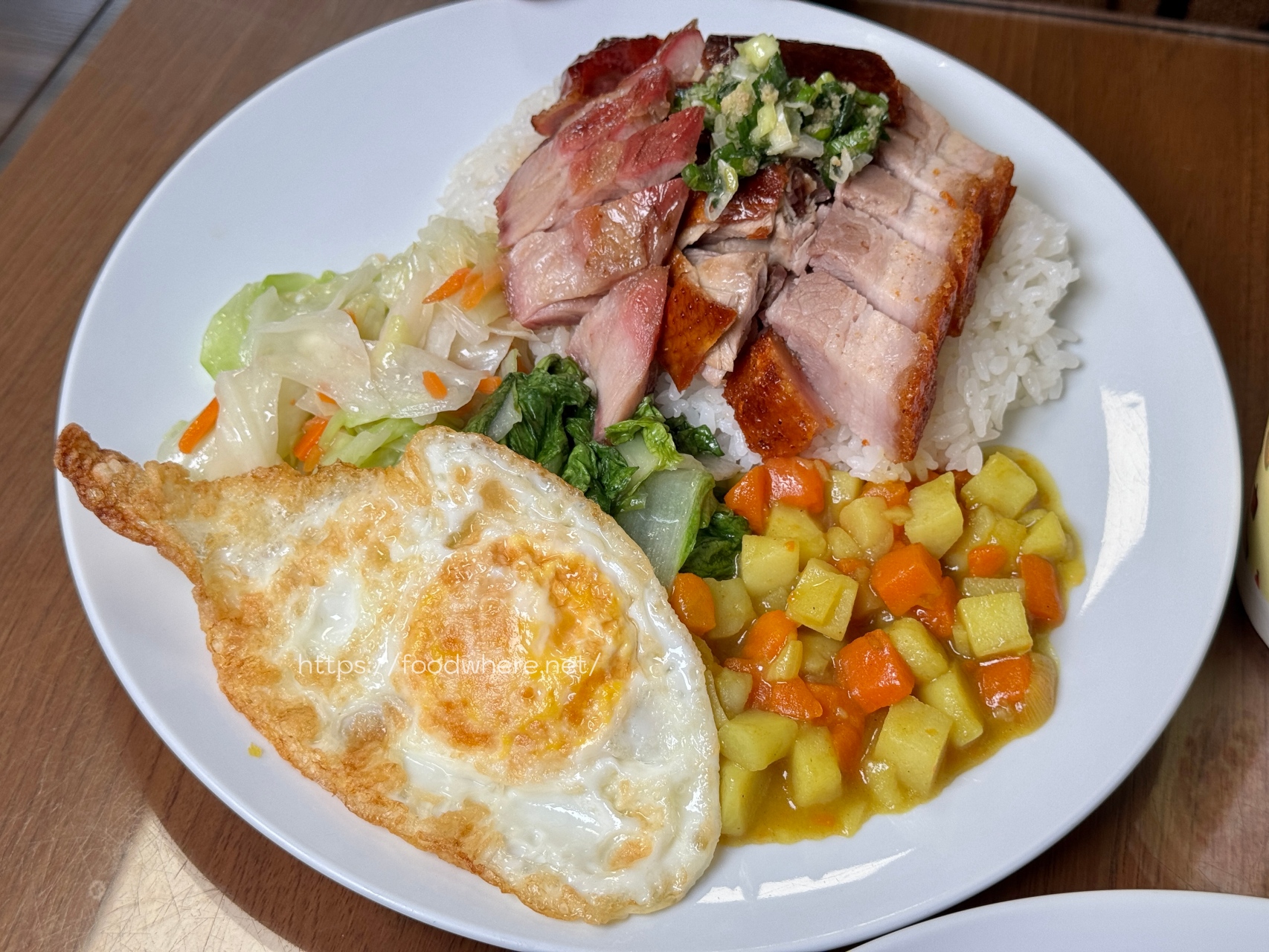 高雄必吃金牌五寶飯《香港尖沙咀燒臘便當》燒腩、叉燒、燒鴨、油雞、香腸一次滿足！ @高雄美食底對