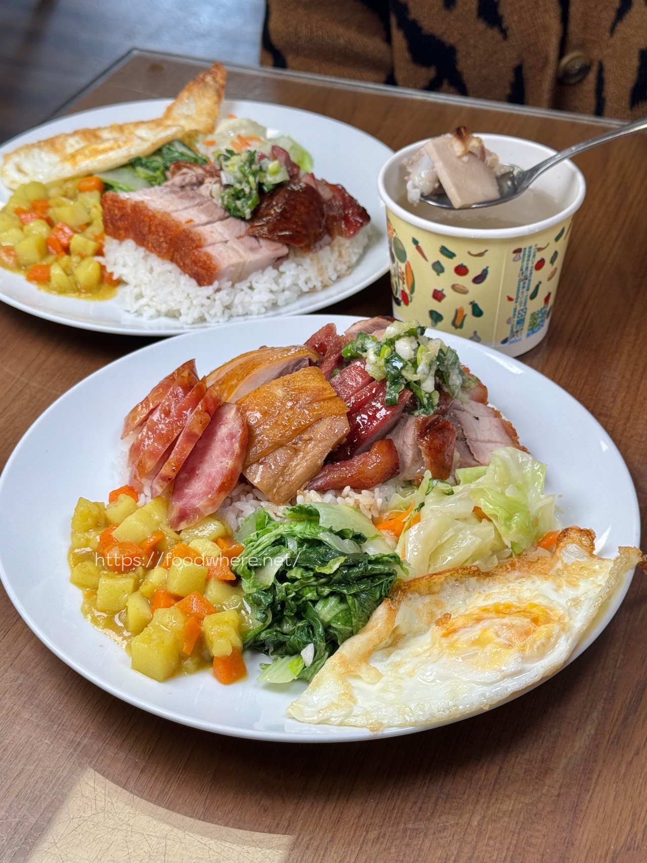 高雄必吃金牌五寶飯《香港尖沙咀燒臘便當》燒腩、叉燒、燒鴨、油雞、香腸一次滿足！ @高雄美食底對