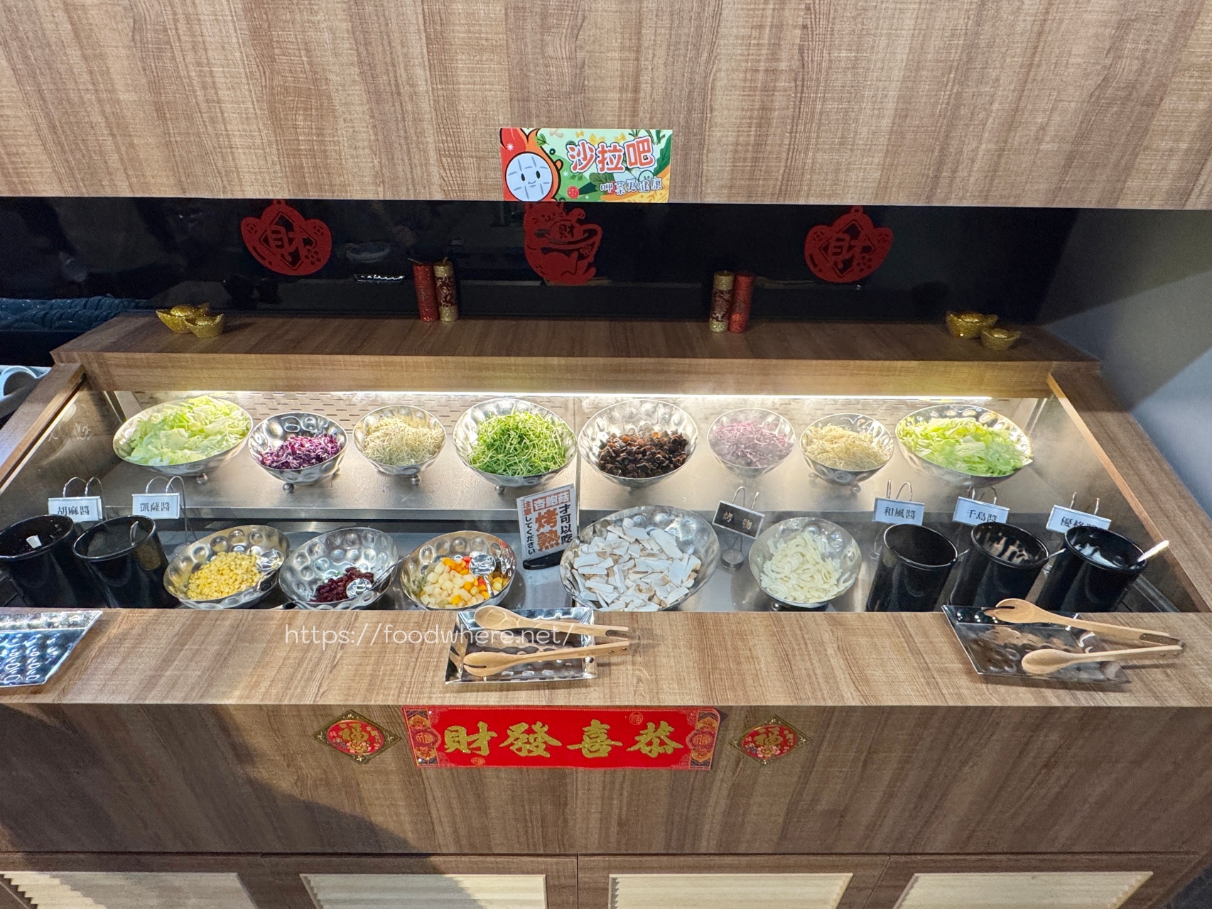 （2025菜單）全臺CP值最高的燒肉店《一底夯》129元起炭火燒烤+39元自助沙拉飲料吧吃到飽 @高雄美食底對