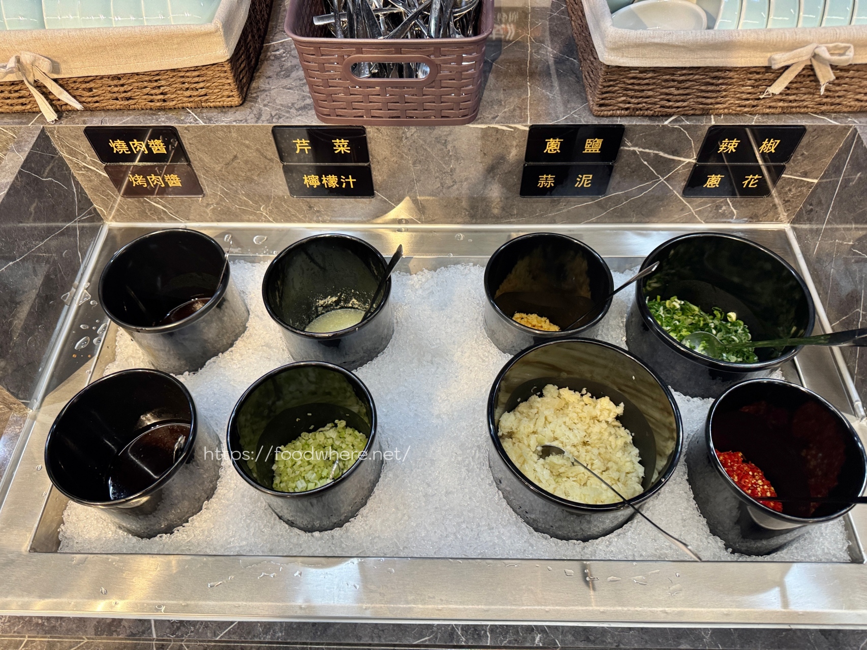 （2025菜單）全臺CP值最高的燒肉店《一底夯》129元起炭火燒烤+39元自助沙拉飲料吧吃到飽 @高雄美食底對