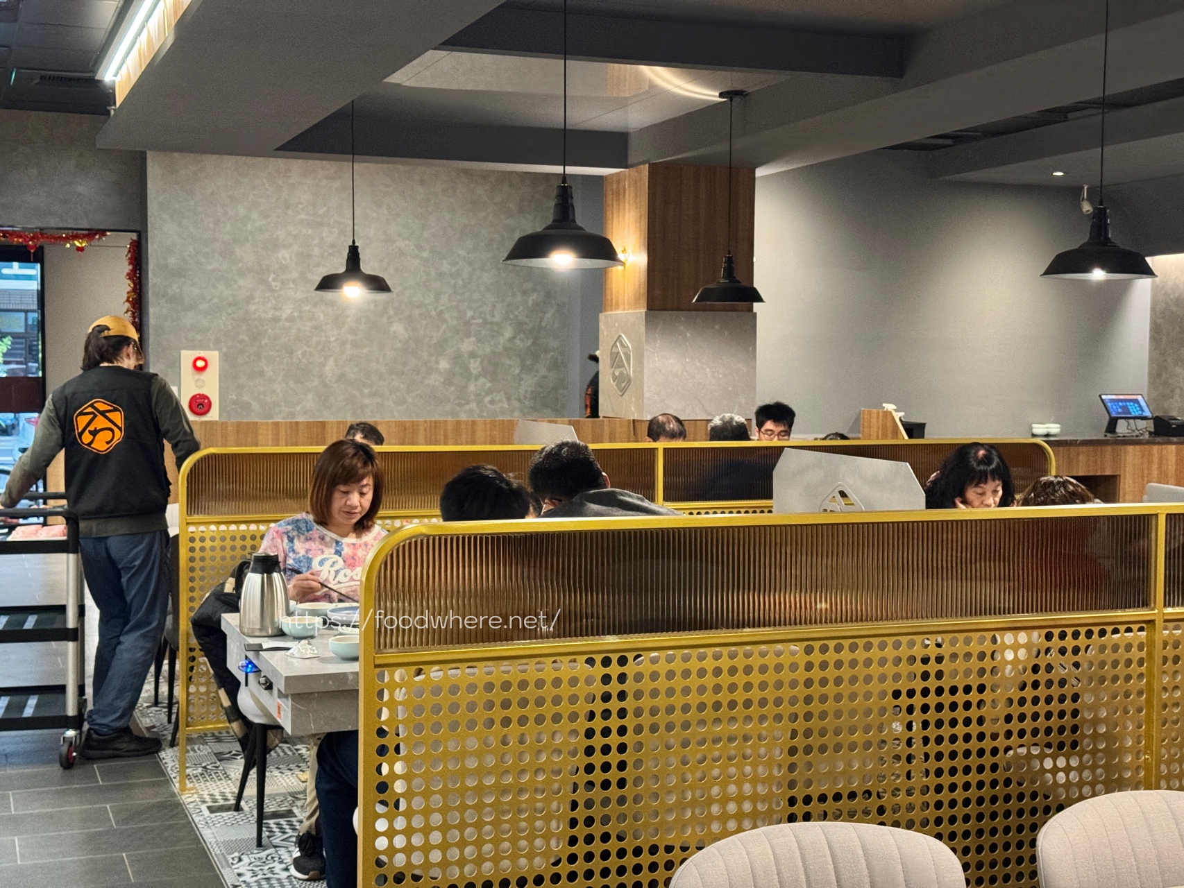 （2025菜單）全臺CP值最高的燒肉店《一底夯》129元起炭火燒烤+39元自助沙拉飲料吧吃到飽 @高雄美食底對