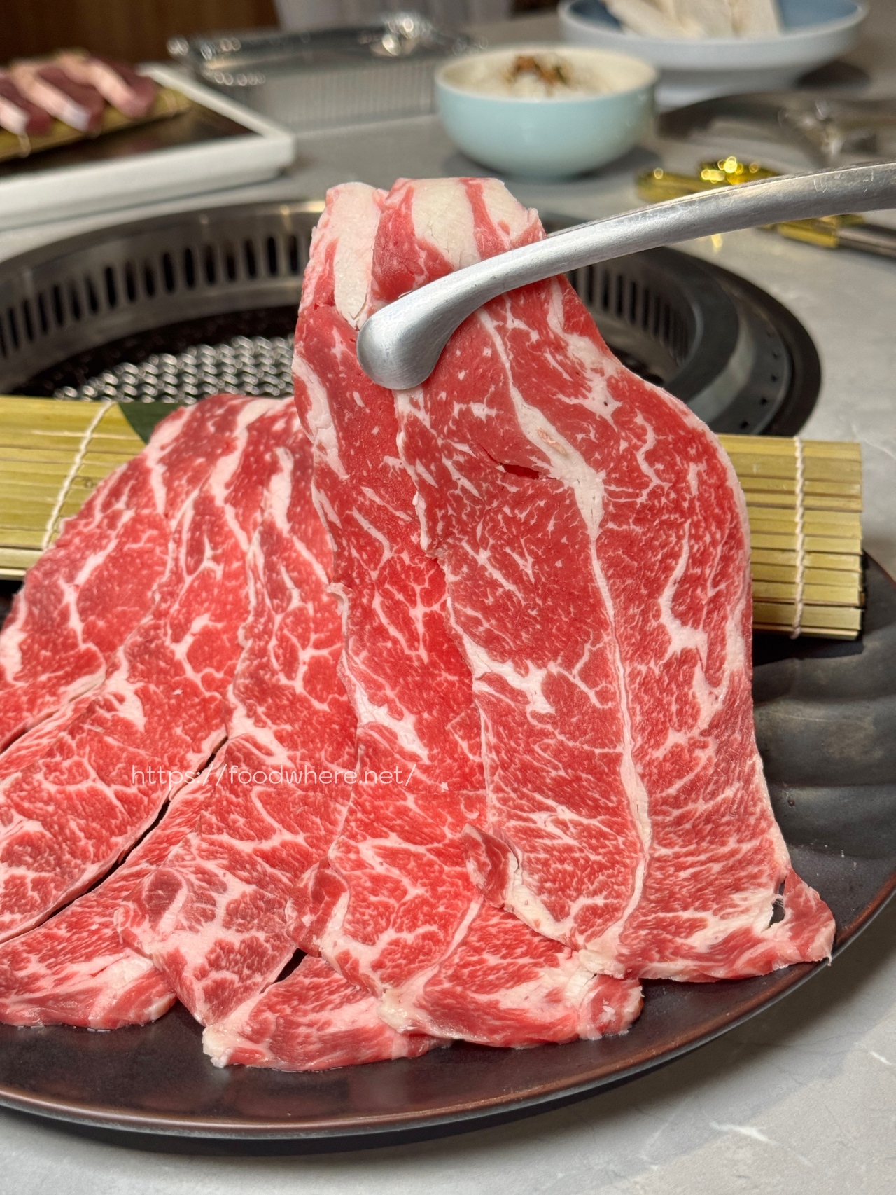 （2025菜單）全臺CP值最高的燒肉店《一底夯》129元起炭火燒烤+39元自助沙拉飲料吧吃到飽 @高雄美食底對