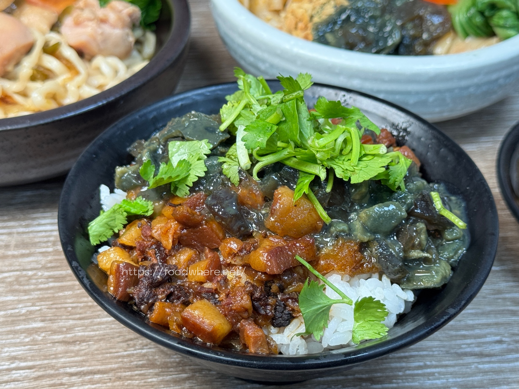 （2025最新菜單）高雄最強麻辣皮蛋拌麵《祿賜LUCI》咖哩飯必加超強螺旋滑蛋包 高醫商圈美食 熱河街必吃美食 @高雄美食底對
