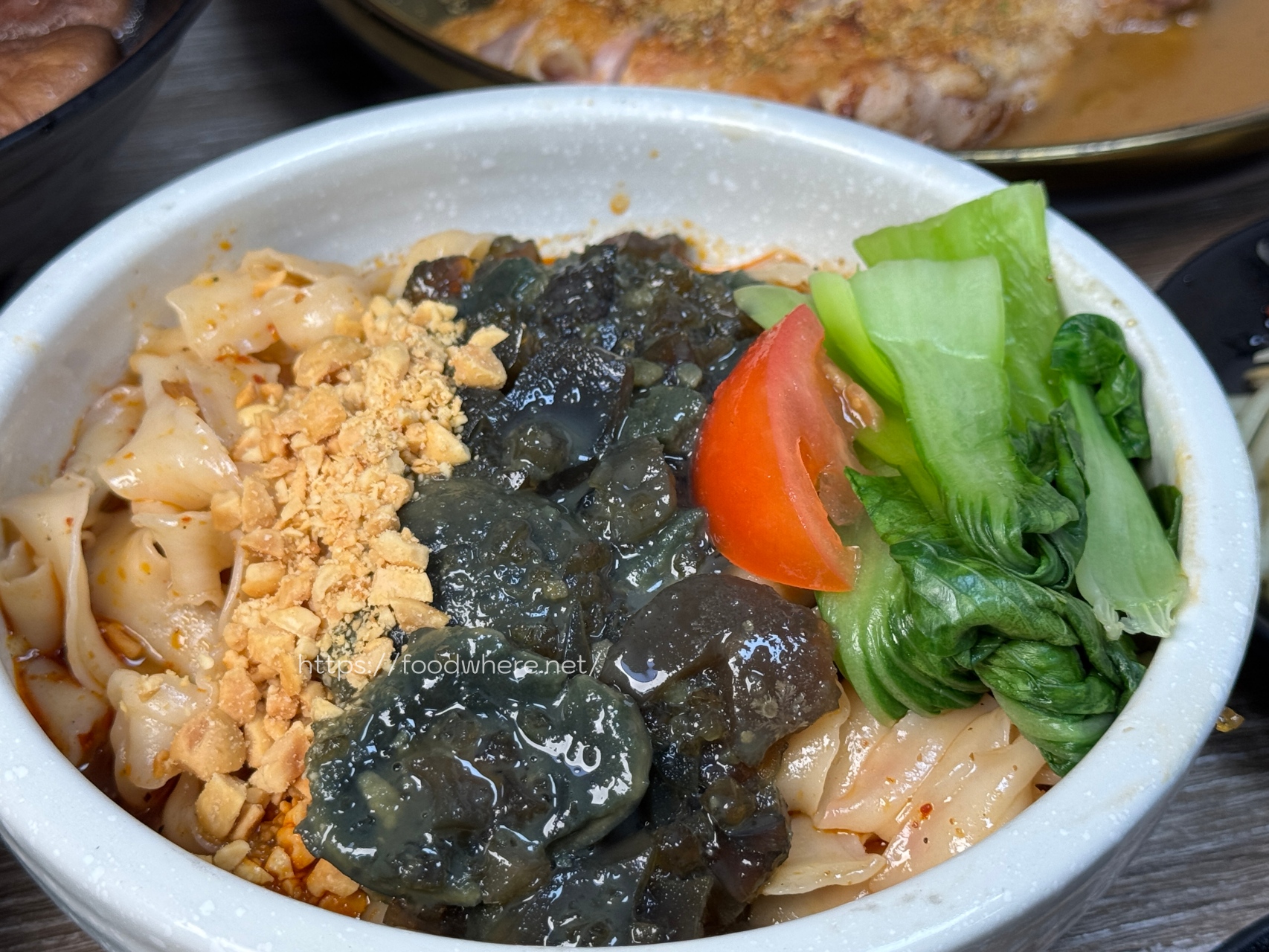（2025最新菜單）高雄最強麻辣皮蛋拌麵《祿賜LUCI》咖哩飯必加超強螺旋滑蛋包 高醫商圈美食 熱河街必吃美食 @高雄美食底對