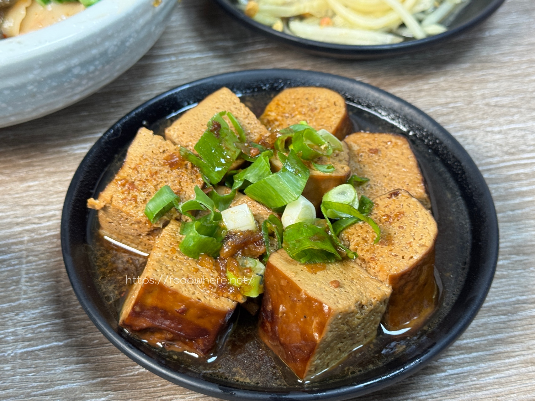 （2025最新菜單）高雄最強麻辣皮蛋拌麵《祿賜LUCI》咖哩飯必加超強螺旋滑蛋包 高醫商圈美食 熱河街必吃美食 @高雄美食底對