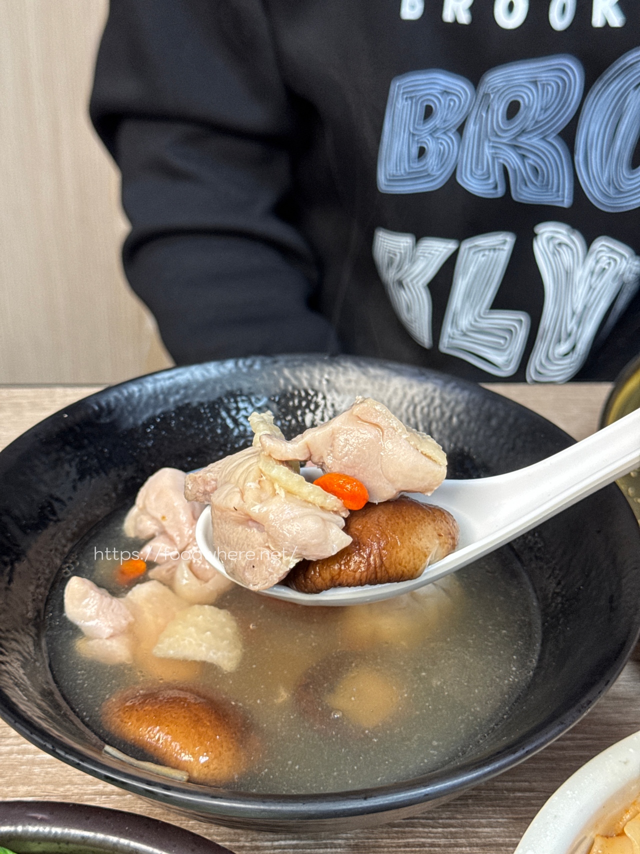 （2025最新菜單）高雄最強麻辣皮蛋拌麵《祿賜LUCI》咖哩飯必加超強螺旋滑蛋包 高醫商圈美食 熱河街必吃美食 @高雄美食底對
