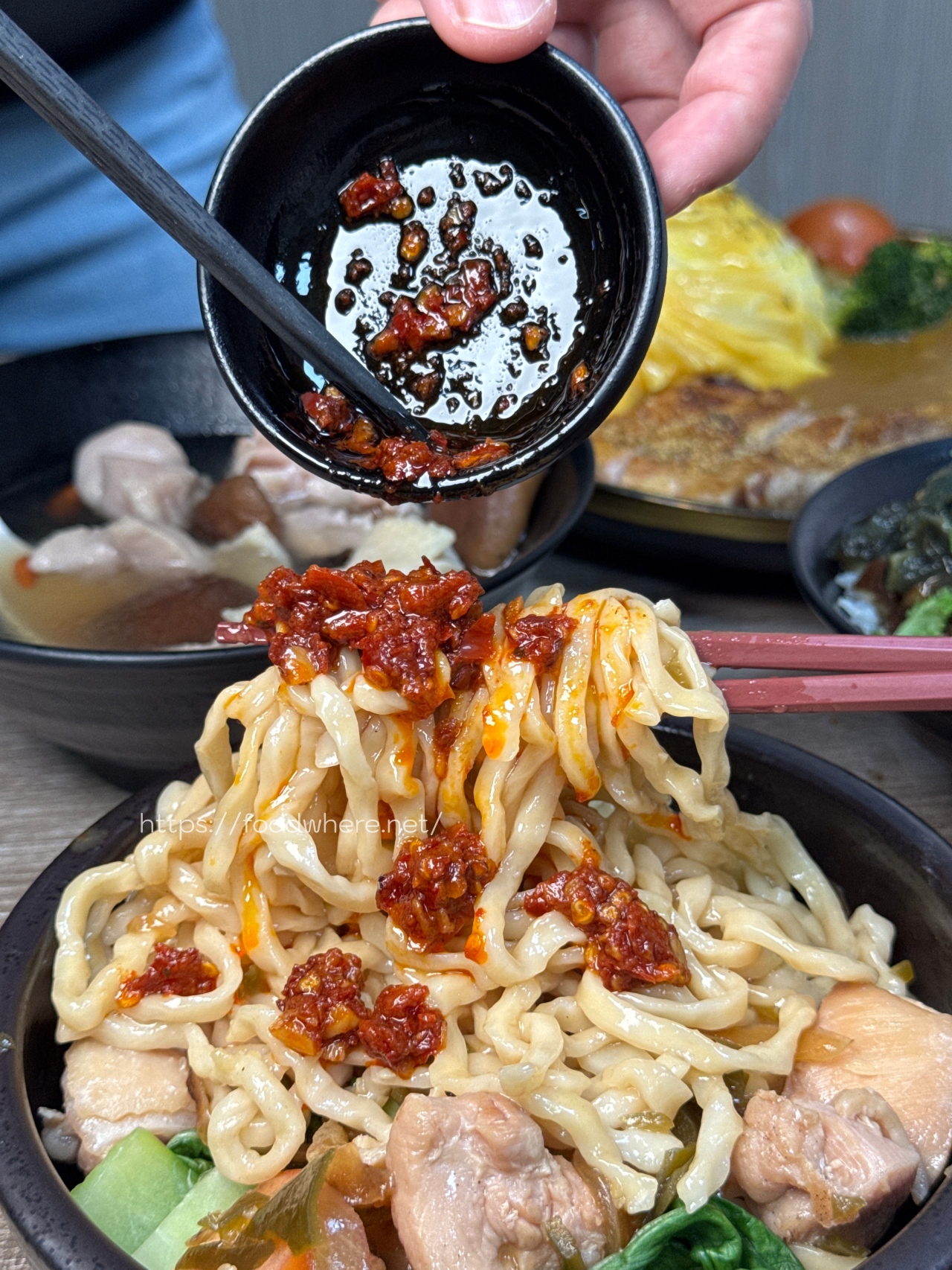 （2025最新菜單）高雄最強麻辣皮蛋拌麵《祿賜LUCI》咖哩飯必加超強螺旋滑蛋包 高醫商圈美食 熱河街必吃美食 @高雄美食底對