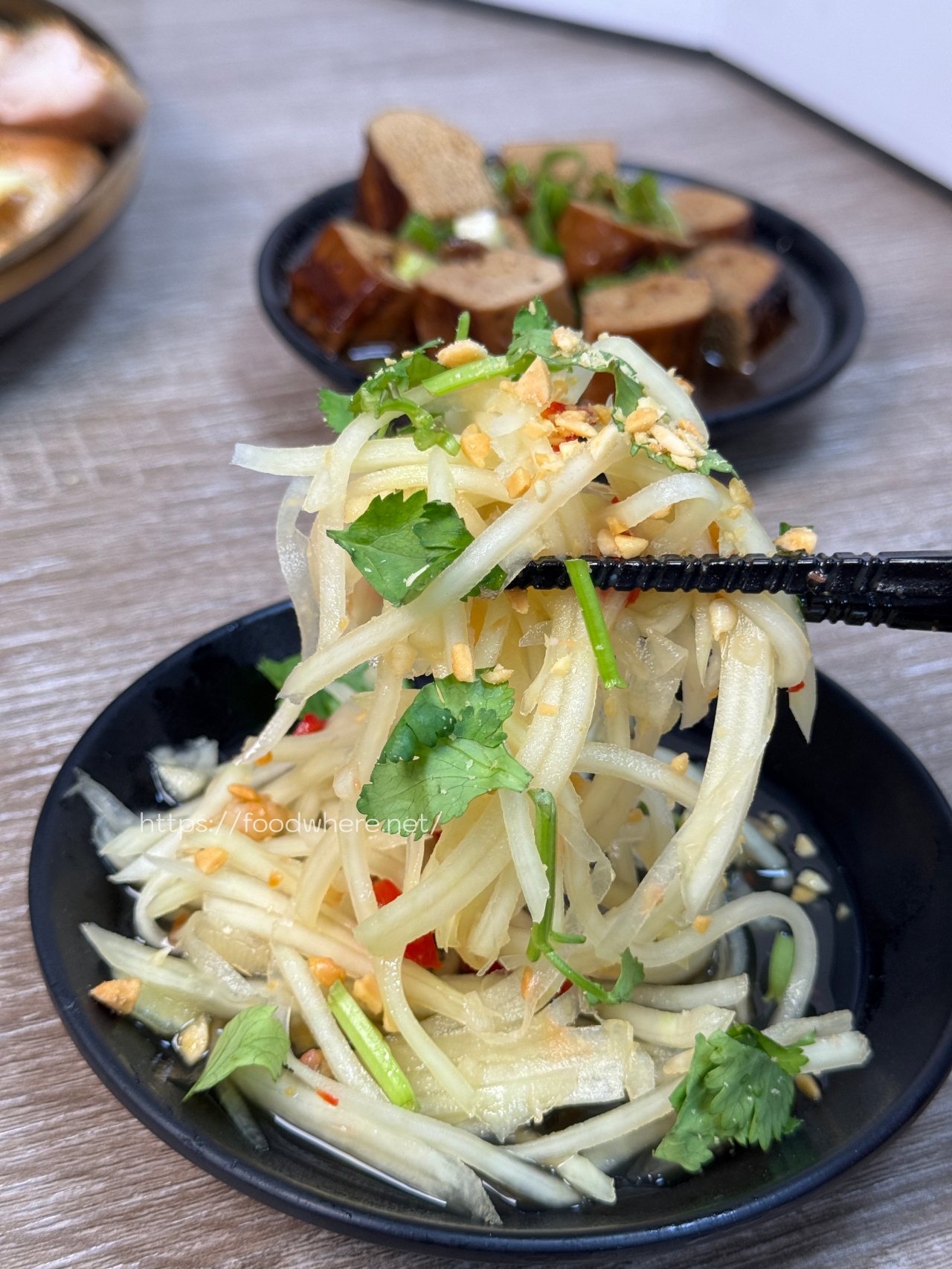 （2025最新菜單）高雄最強麻辣皮蛋拌麵《祿賜LUCI》咖哩飯必加超強螺旋滑蛋包 高醫商圈美食 熱河街必吃美食 @高雄美食底對