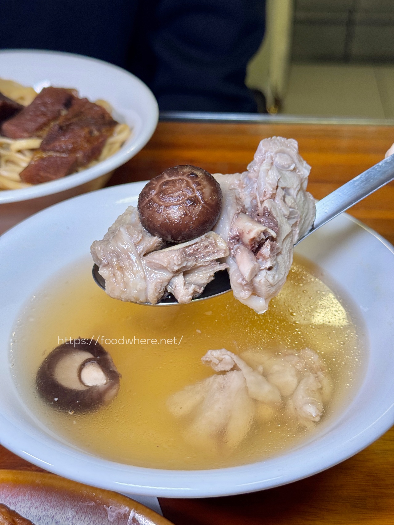 高雄必吃 苓雅市場美食《臺灣麵。雞飯》招牌牛肉乾拌麵、梅菜肉燥飯 苓雅夜市 @高雄美食底對