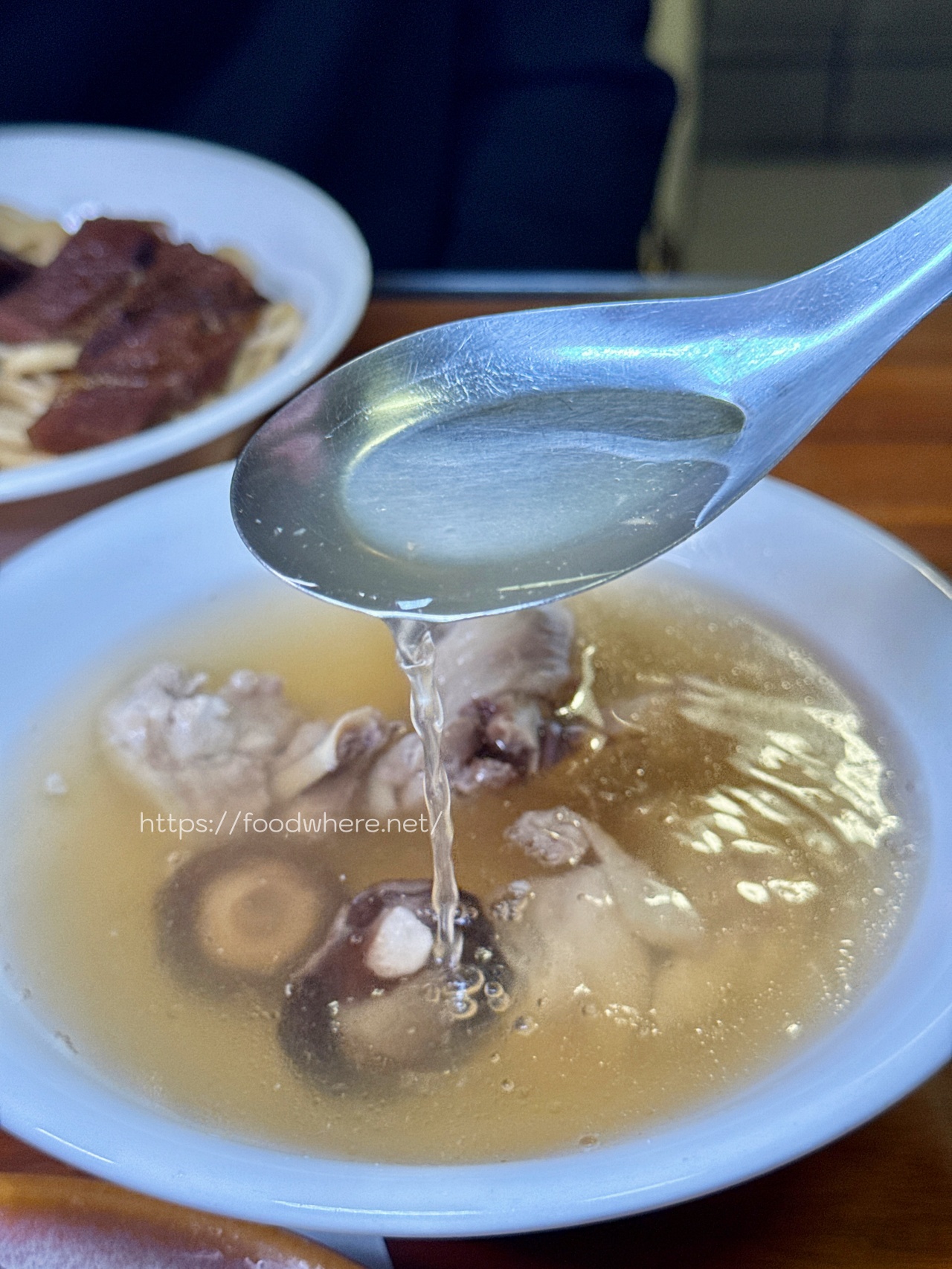 高雄必吃 苓雅市場美食《臺灣麵。雞飯》招牌牛肉乾拌麵、梅菜肉燥飯 苓雅夜市 @高雄美食底對