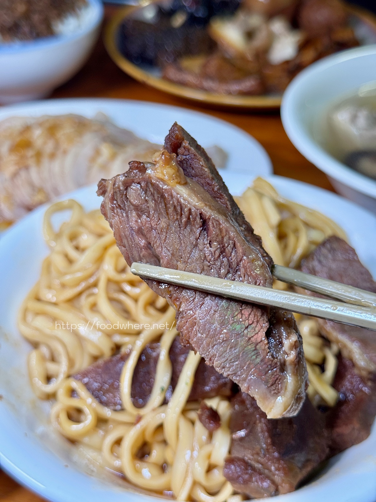 高雄必吃 苓雅市場美食《臺灣麵。雞飯》招牌牛肉乾拌麵、梅菜肉燥飯 苓雅夜市 @高雄美食底對