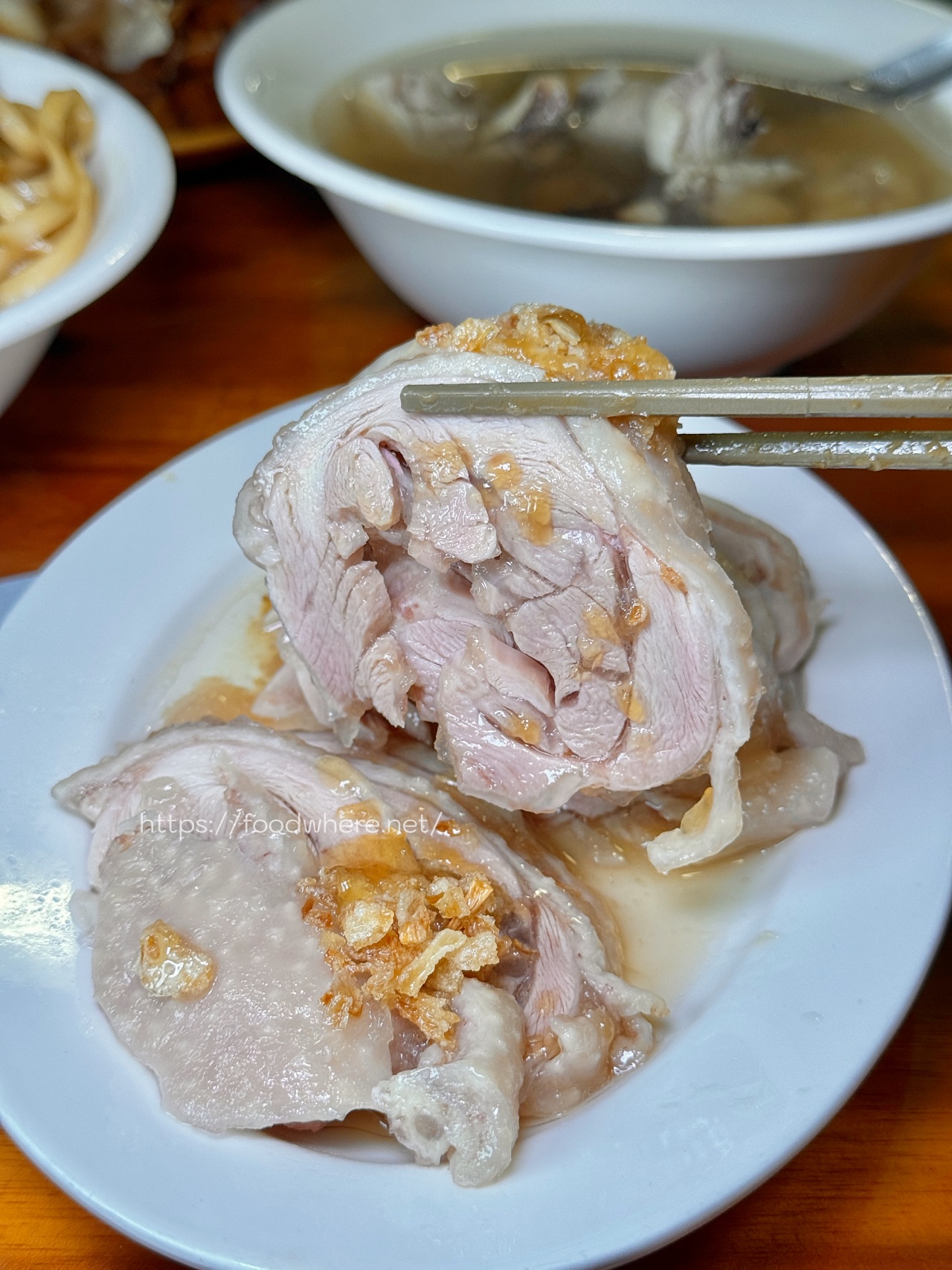 高雄必吃 苓雅市場美食《臺灣麵。雞飯》招牌牛肉乾拌麵、梅菜肉燥飯 苓雅夜市 @高雄美食底對