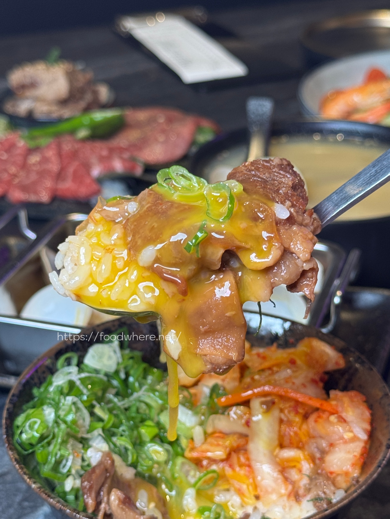 (最新菜單連結)專人代烤 高雄燒肉餐酒館《D-MEAT燒肉餐酒館》吃過保證無限回訪，餐點選擇多！二樓有包廂空間 @高雄美食底對