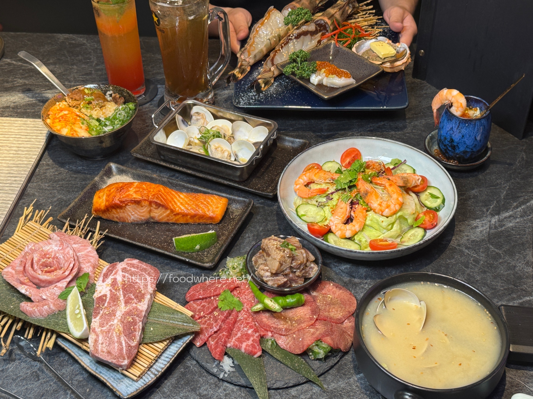 (最新菜單連結)專人代烤 高雄燒肉餐酒館《D-MEAT燒肉餐酒館》吃過保證無限回訪，餐點選擇多！二樓有包廂空間 @高雄美食底對